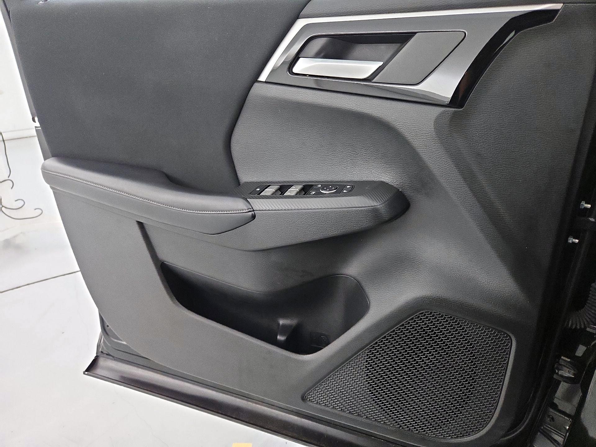 Thumbnail: 2023 Mitsubishi Outlander - 12