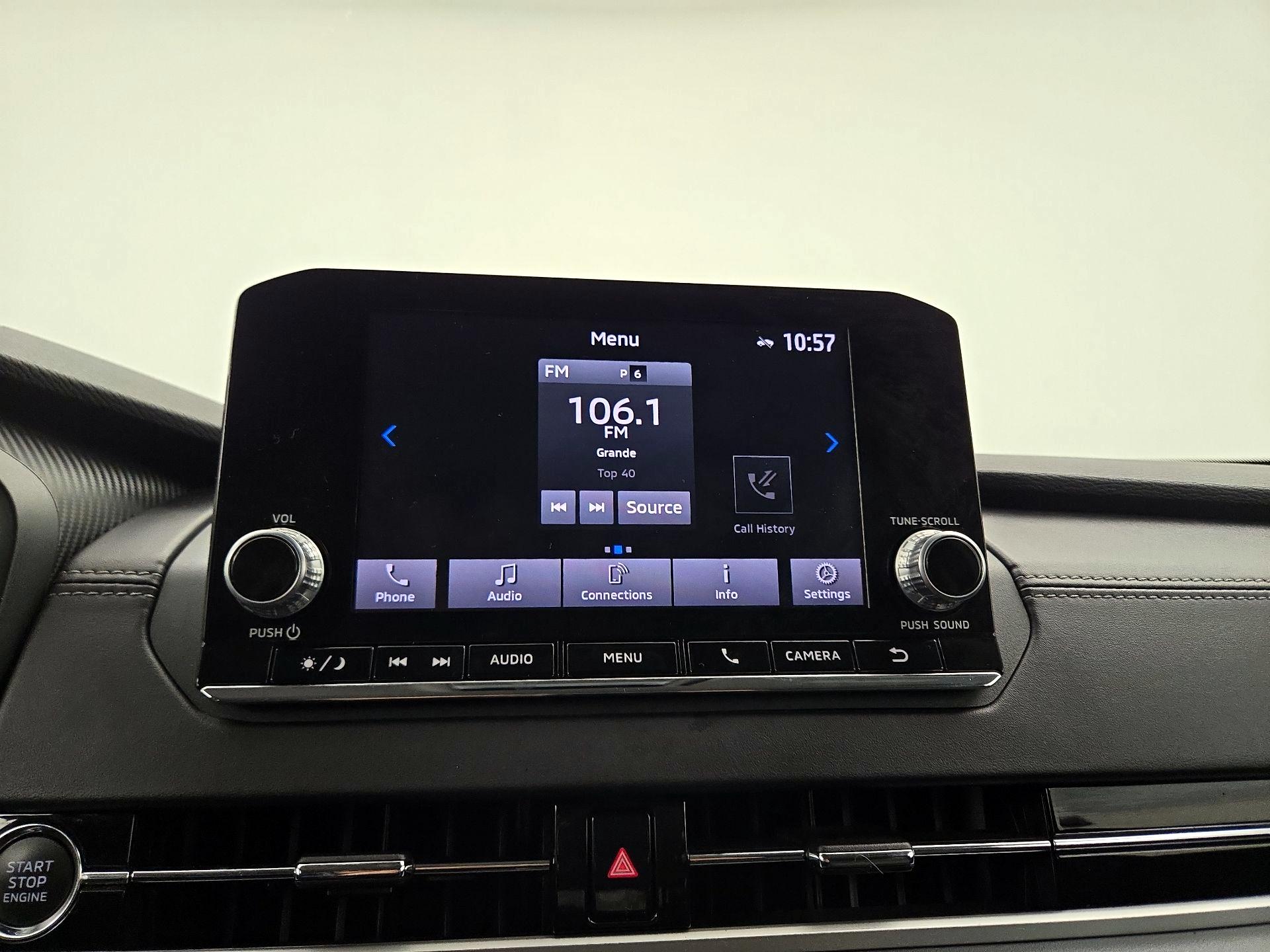 Thumbnail: 2023 Mitsubishi Outlander - 14