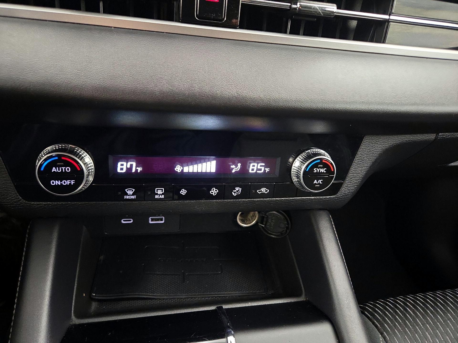 Thumbnail: 2023 Mitsubishi Outlander - 15