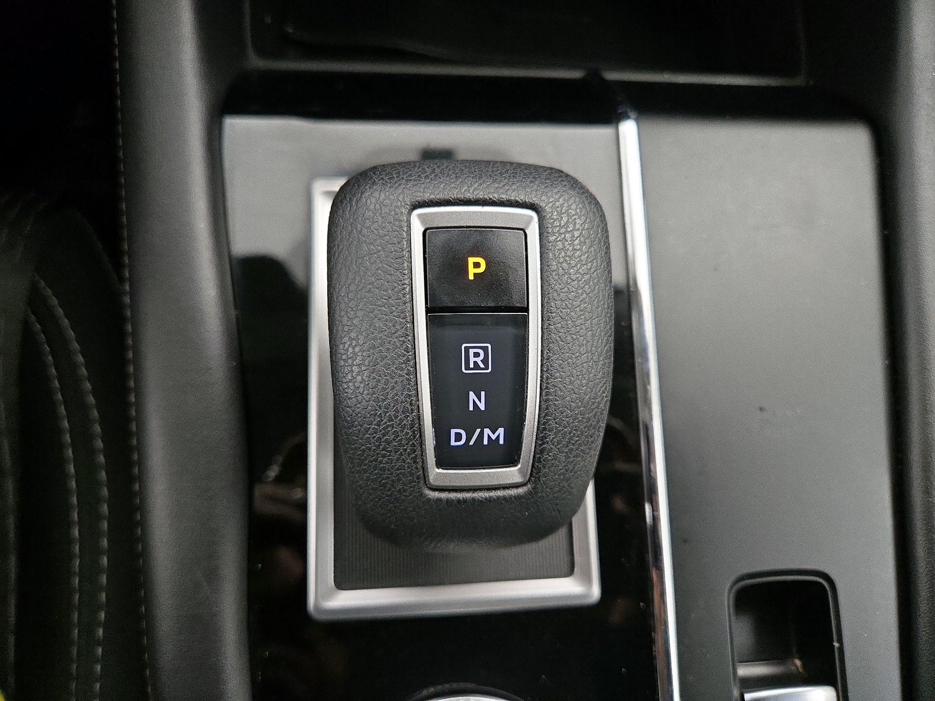 Thumbnail: 2023 Mitsubishi Outlander - 16