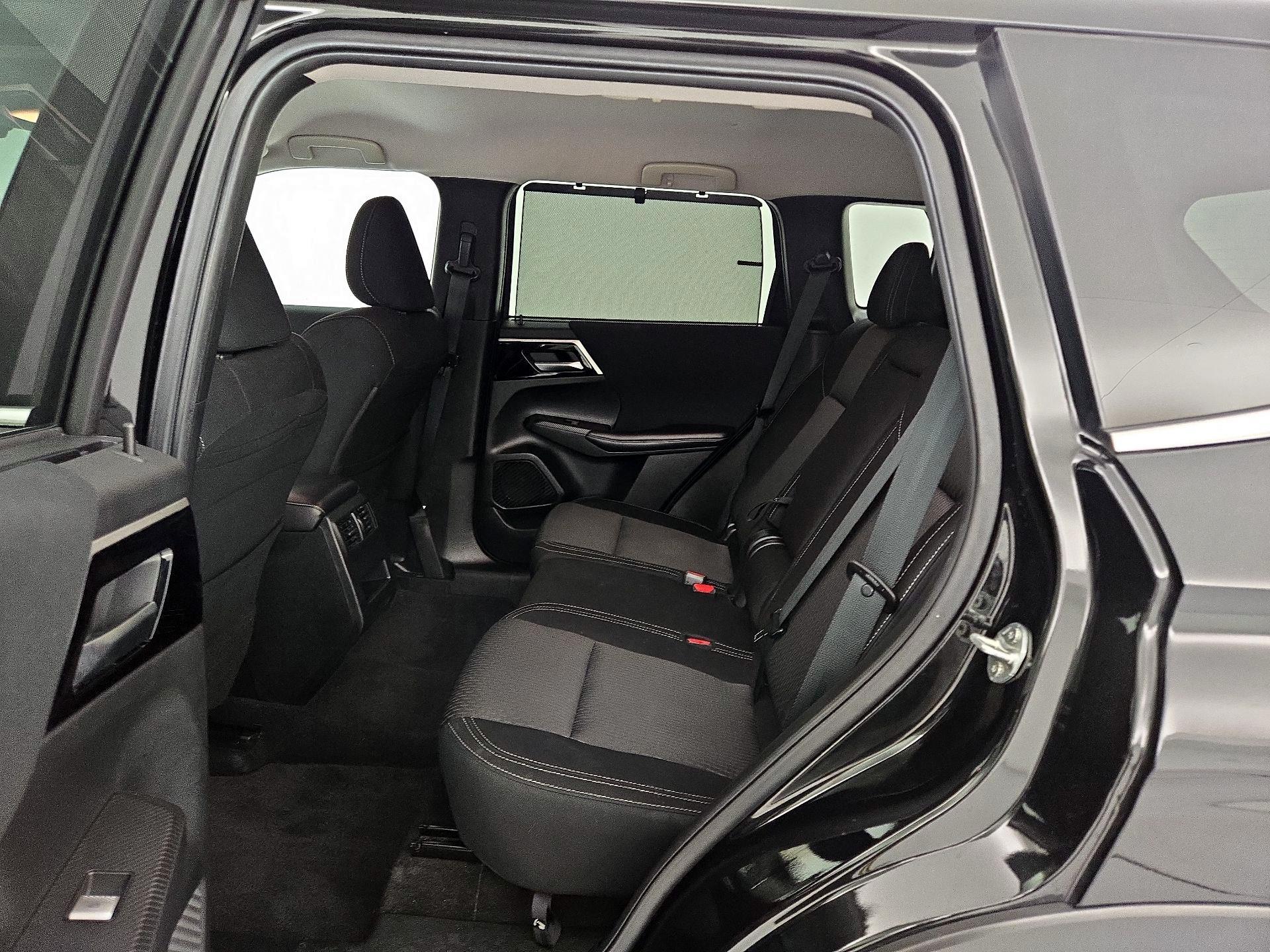 Thumbnail: 2023 Mitsubishi Outlander - 18