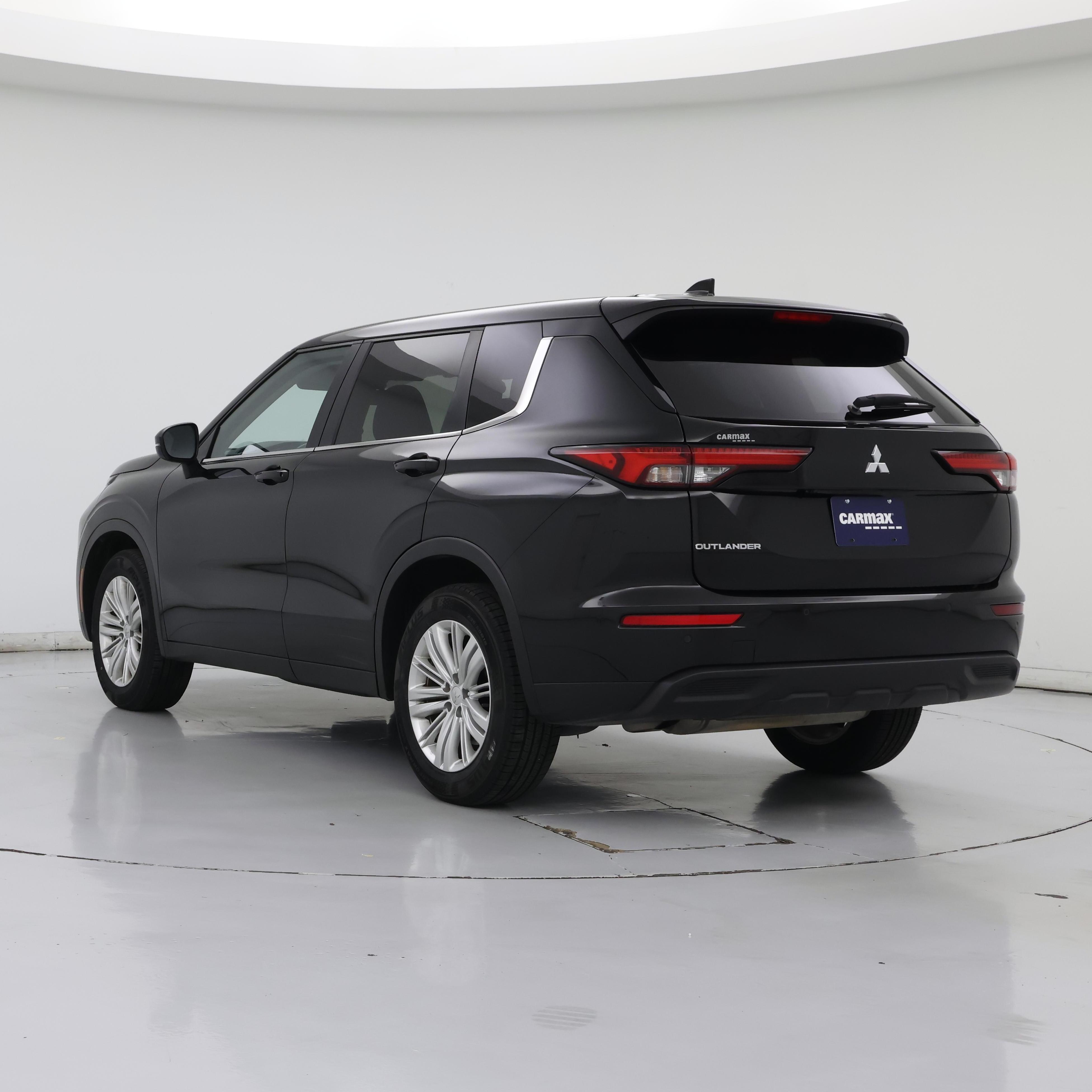 Thumbnail: 2023 Mitsubishi Outlander - 2