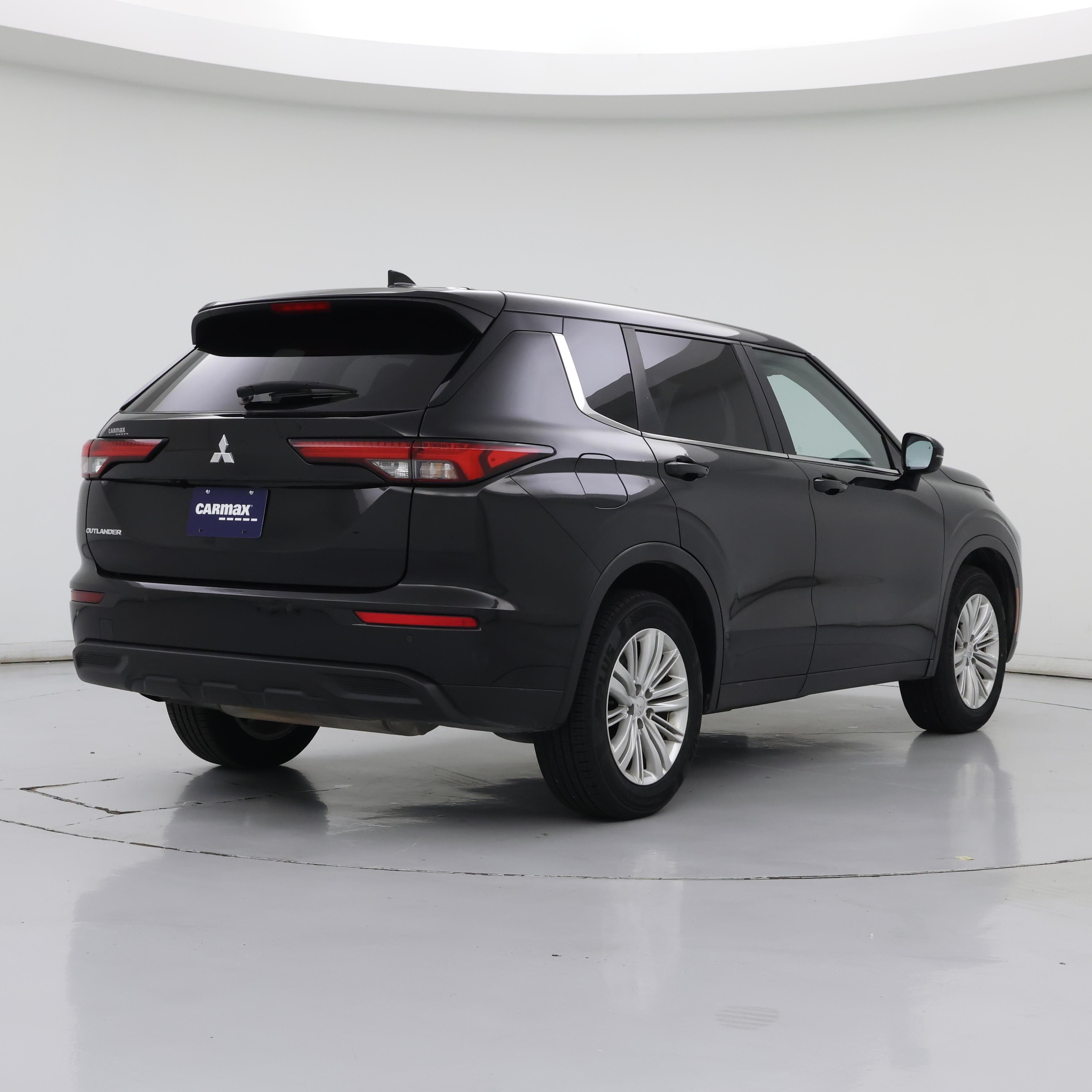 Thumbnail: 2023 Mitsubishi Outlander - 8