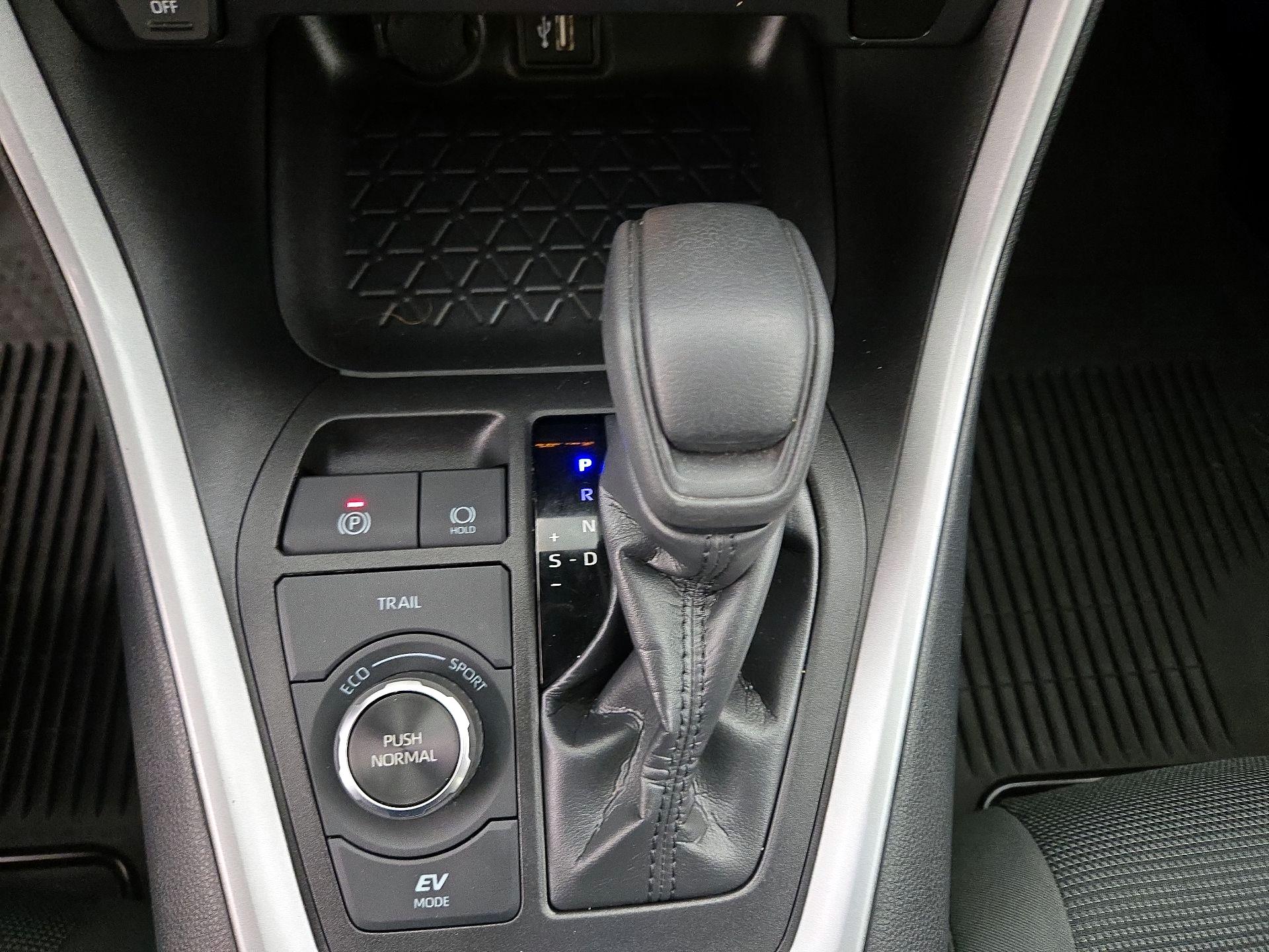 Thumbnail: 2024 Toyota RAV4 - 17