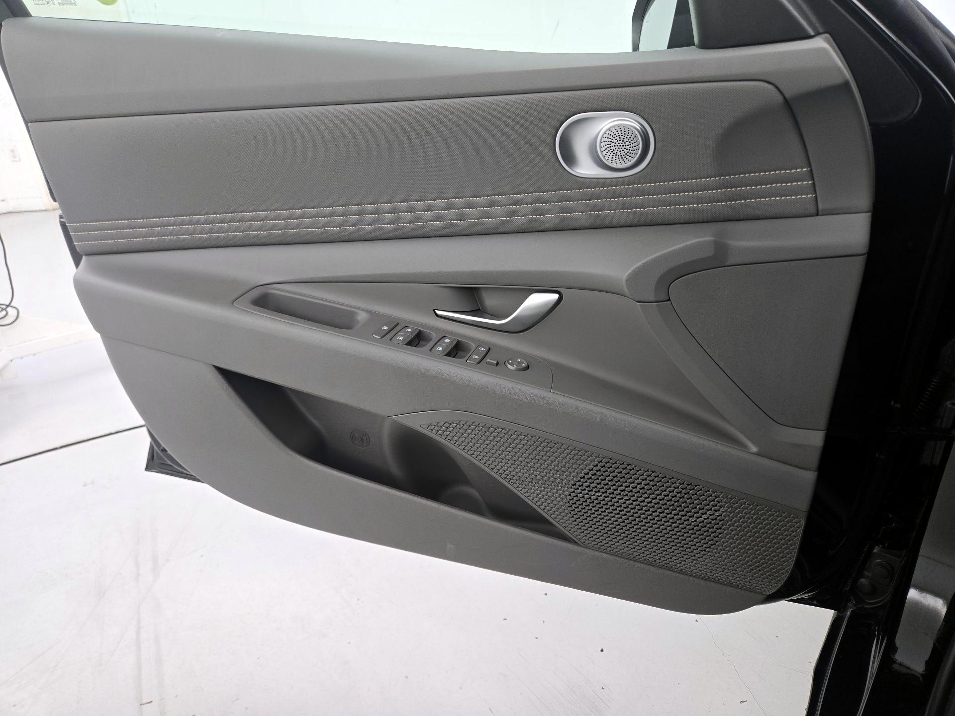 Thumbnail: 2025 Hyundai Elantra - 12