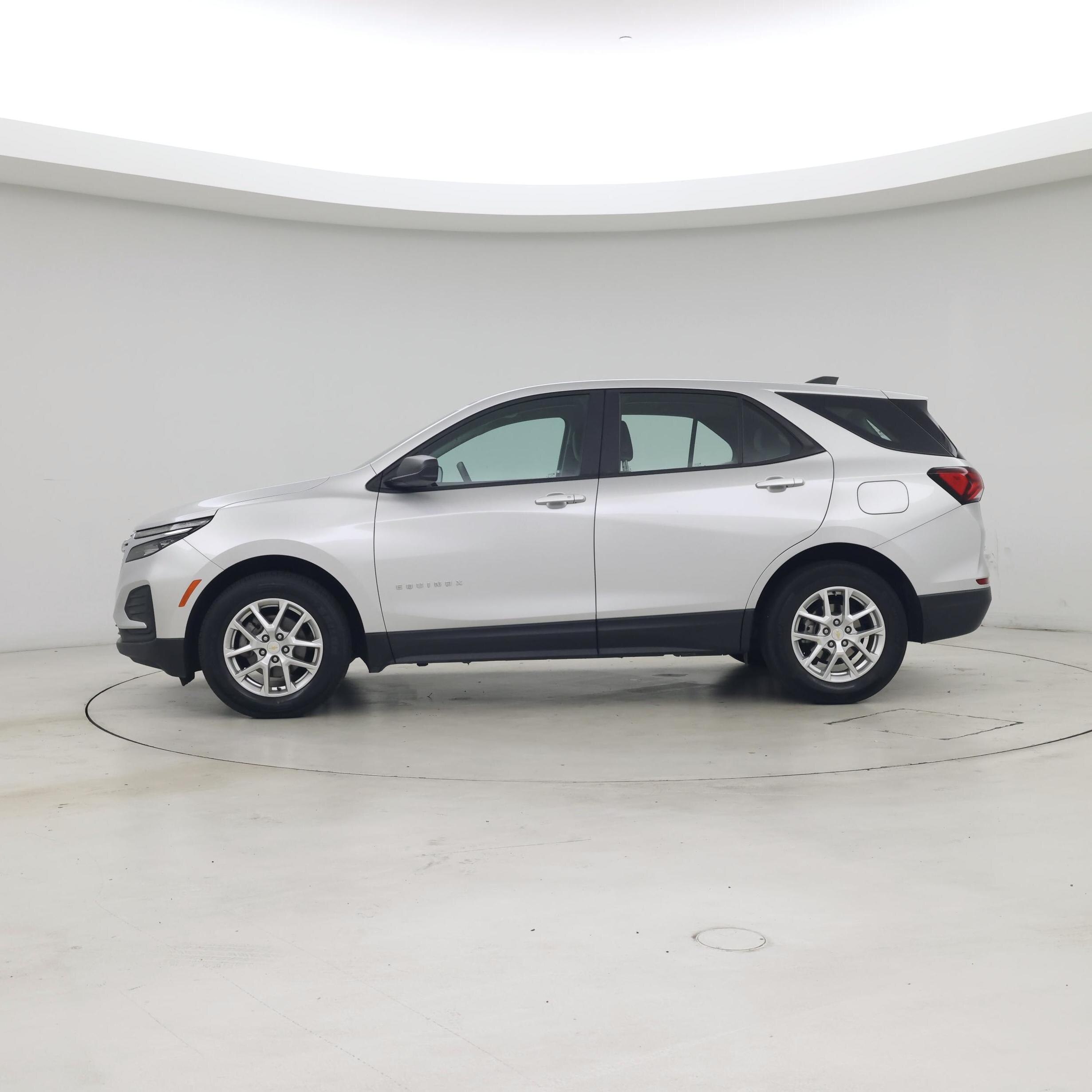 Thumbnail: 2022 Chevrolet Equinox - 3