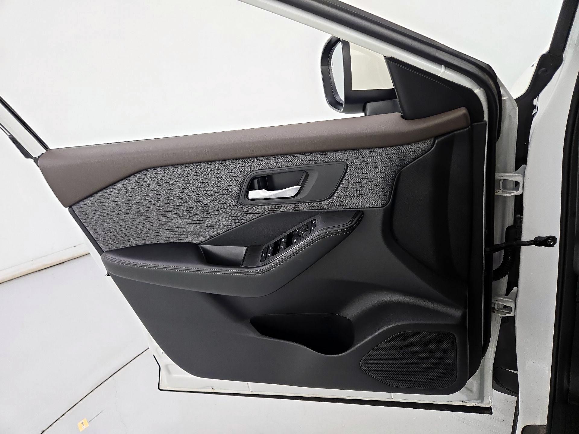 Thumbnail: 2023 Nissan Rogue - 12