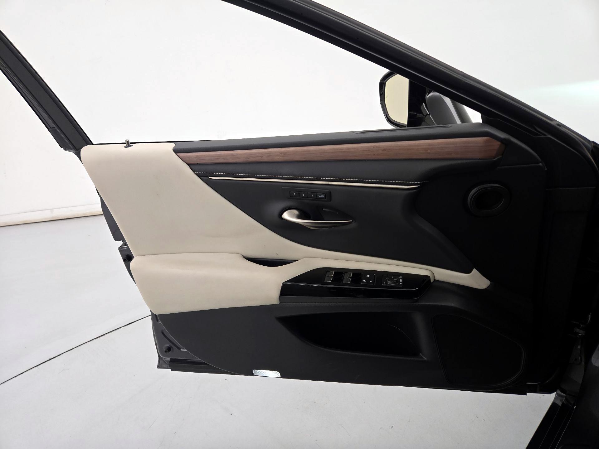 Thumbnail: 2023 Lexus ES - 12