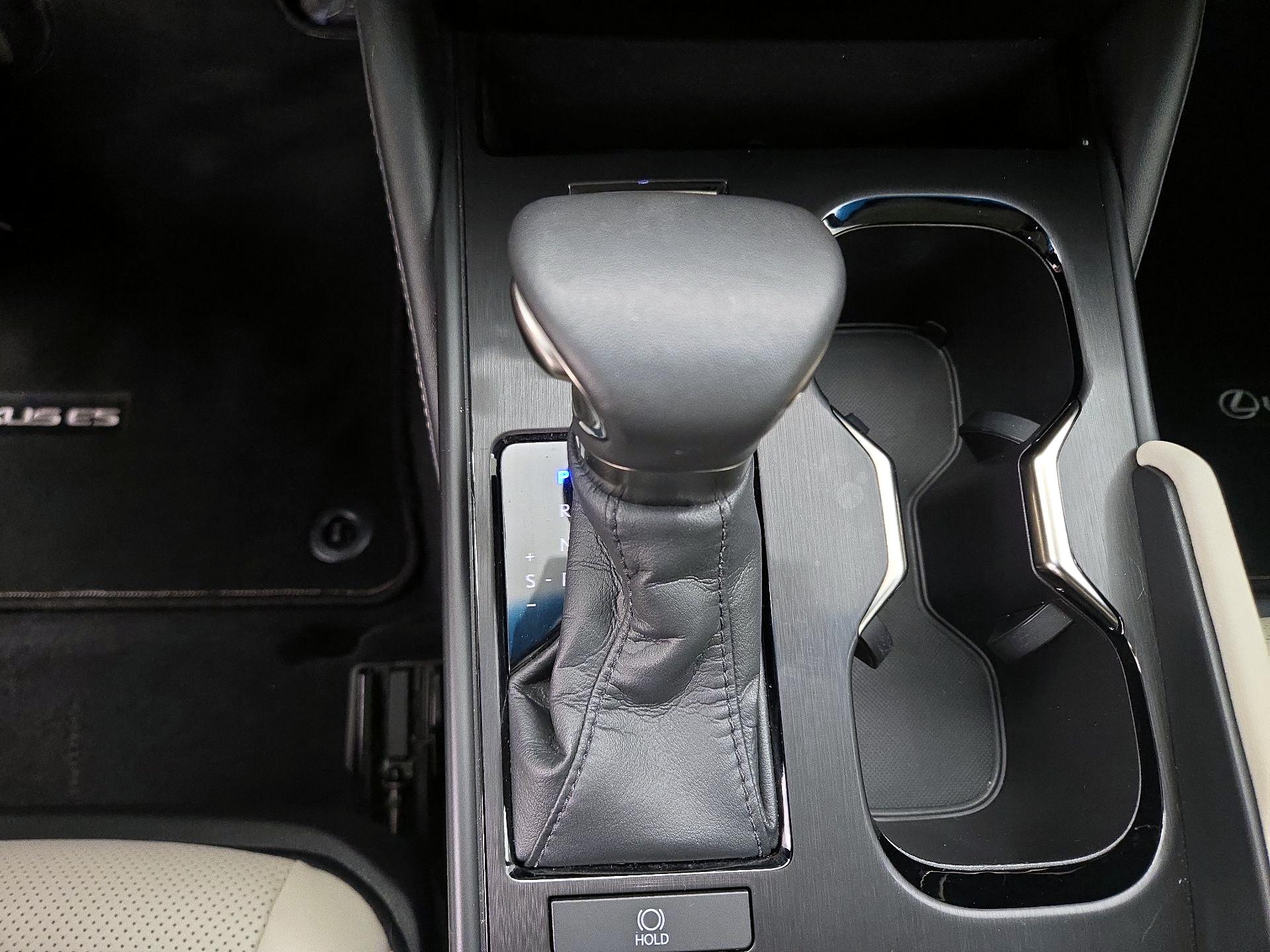 Thumbnail: 2023 Lexus ES - 17