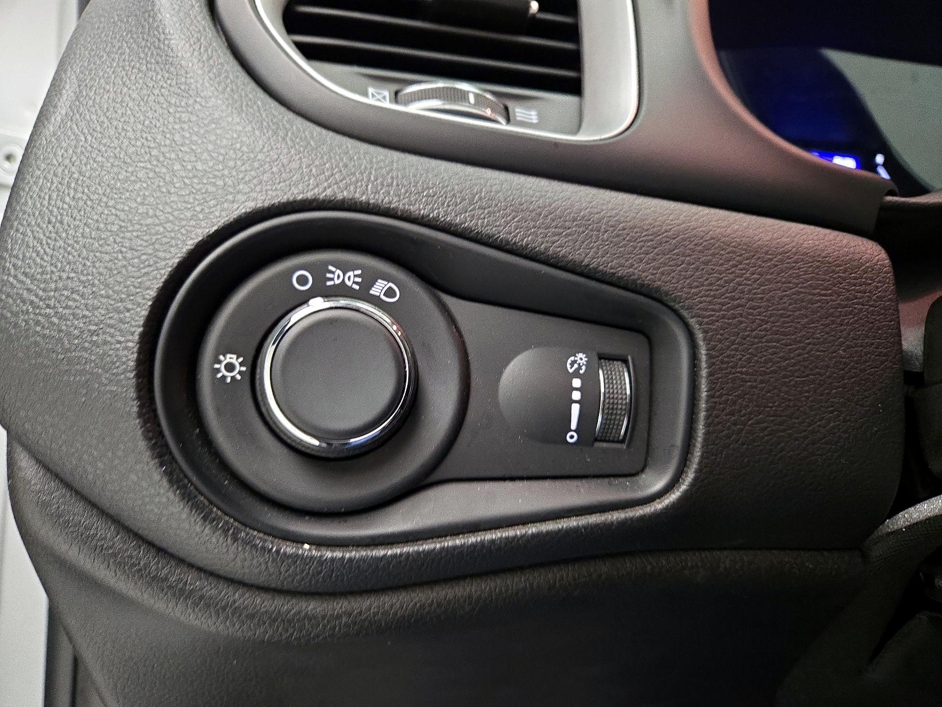 Thumbnail: 2021 Jeep Renegade - 13