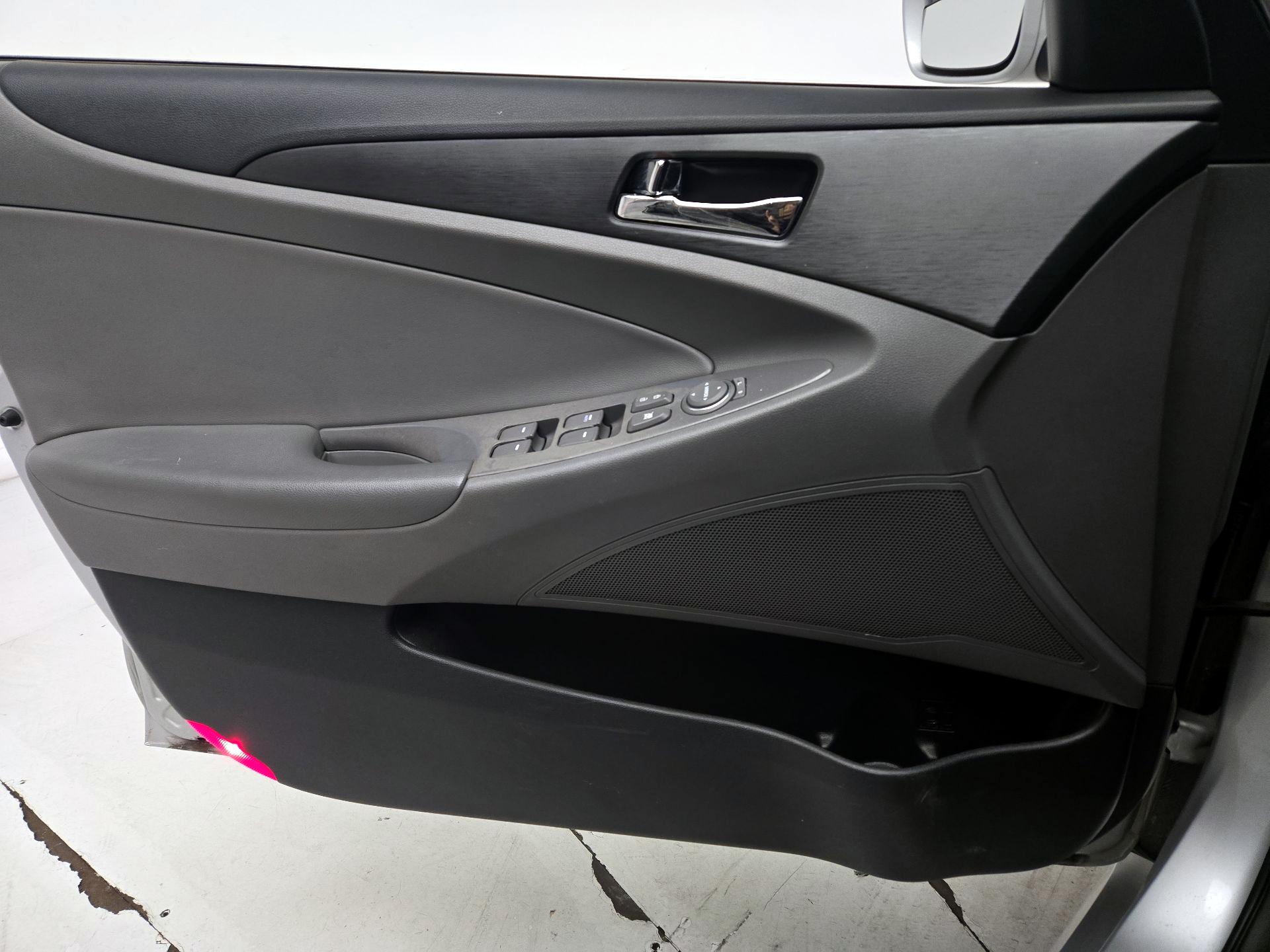 Thumbnail: 2014 Hyundai Sonata - 12