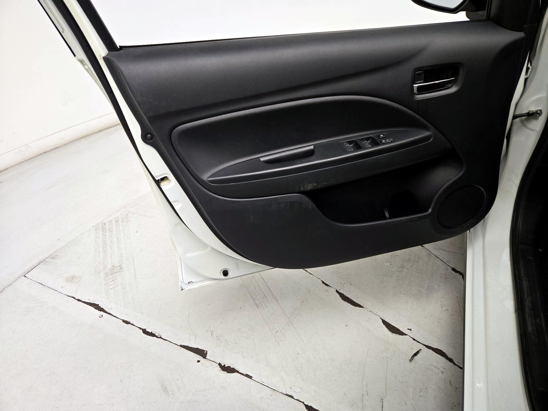 Thumbnail: 2015 Mitsubishi Mirage - 12