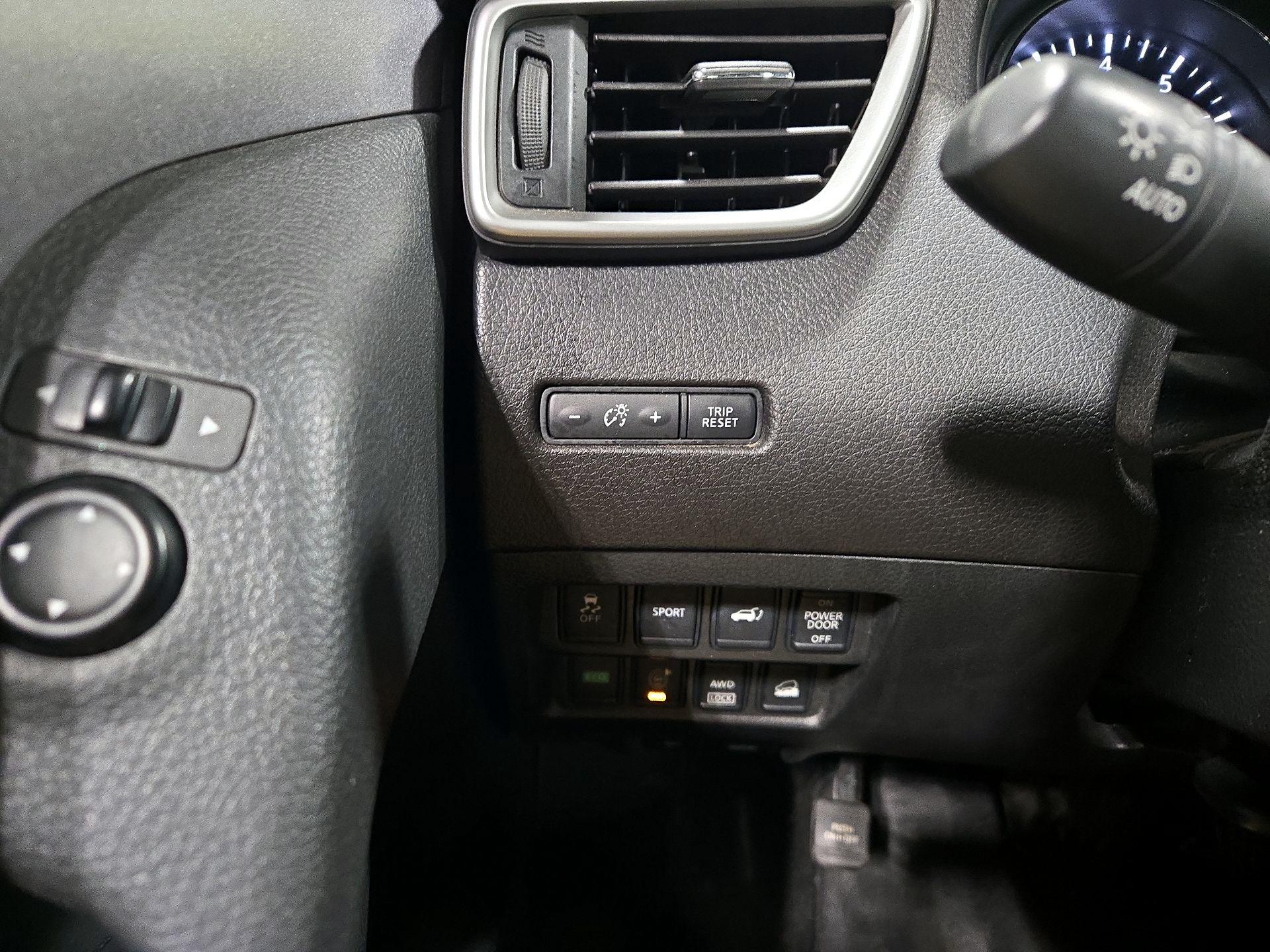 Thumbnail: 2016 Nissan Rogue - 13