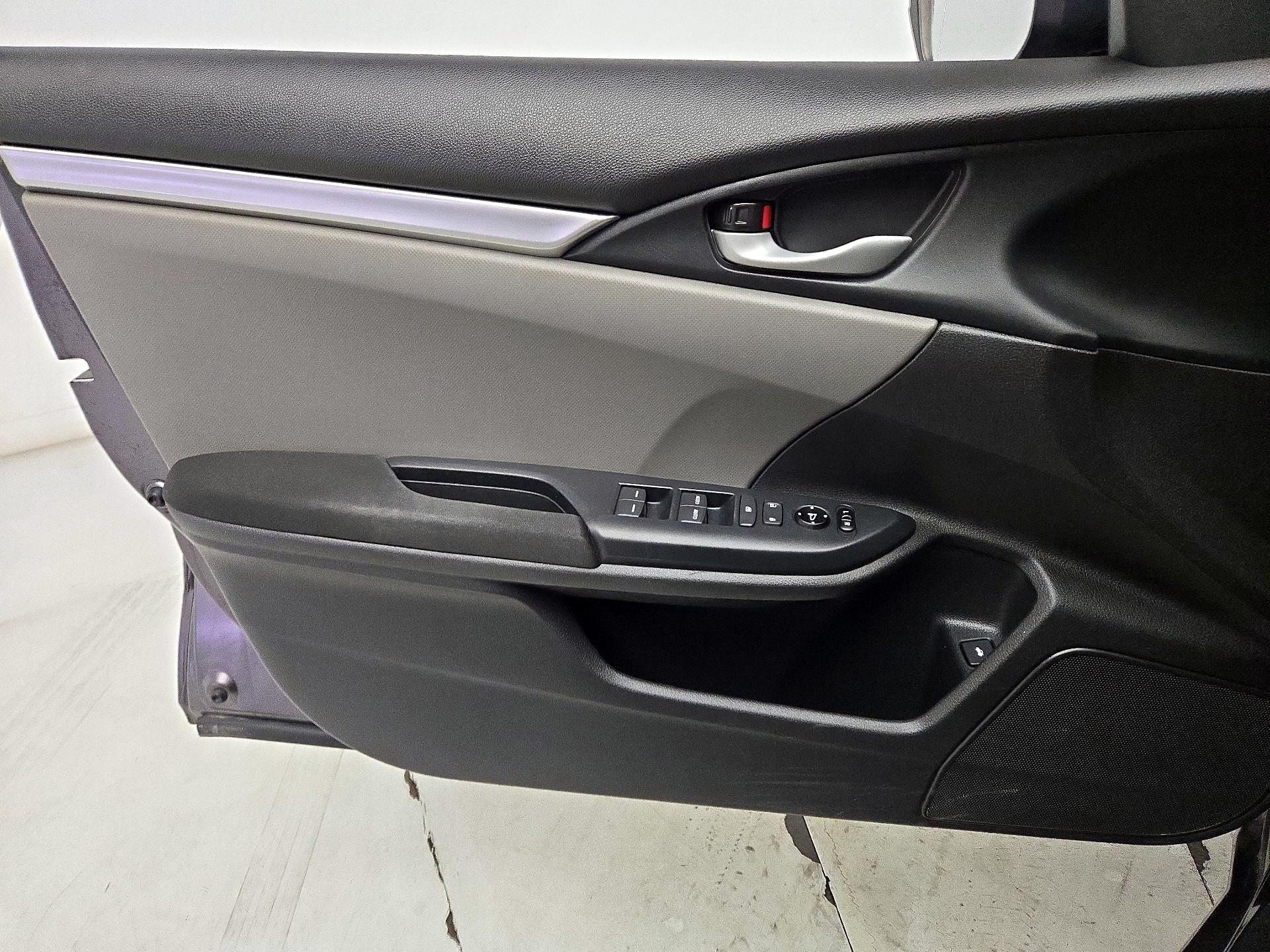 Thumbnail: 2016 Honda Civic - 12