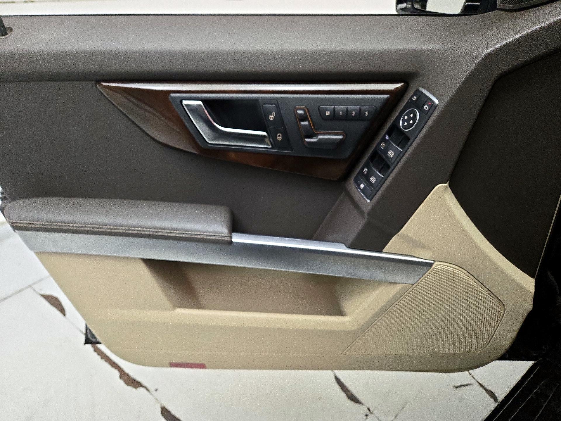 Thumbnail: 2015 Mercedes-Benz GLK - 12