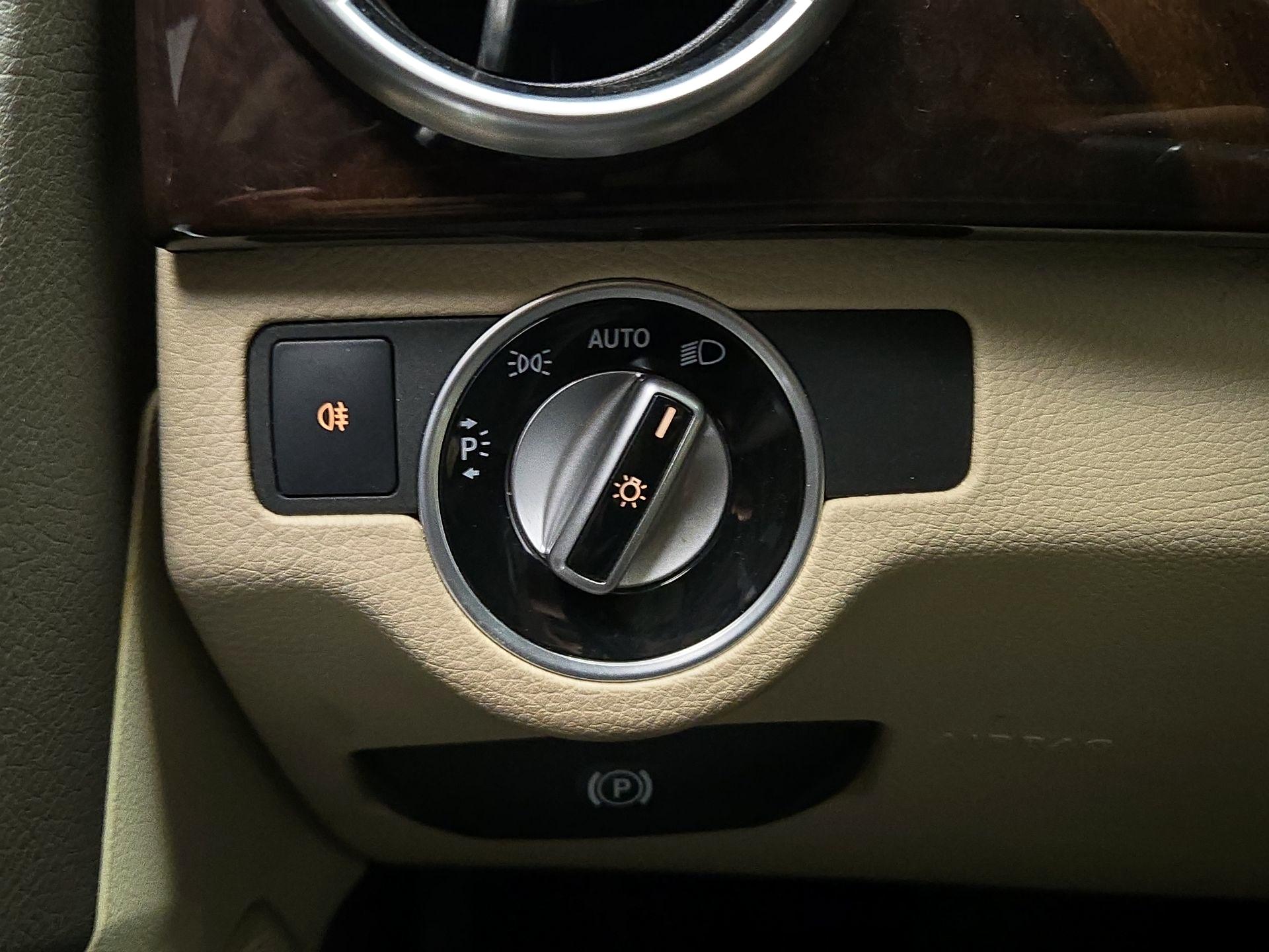 Thumbnail: 2015 Mercedes-Benz GLK - 13