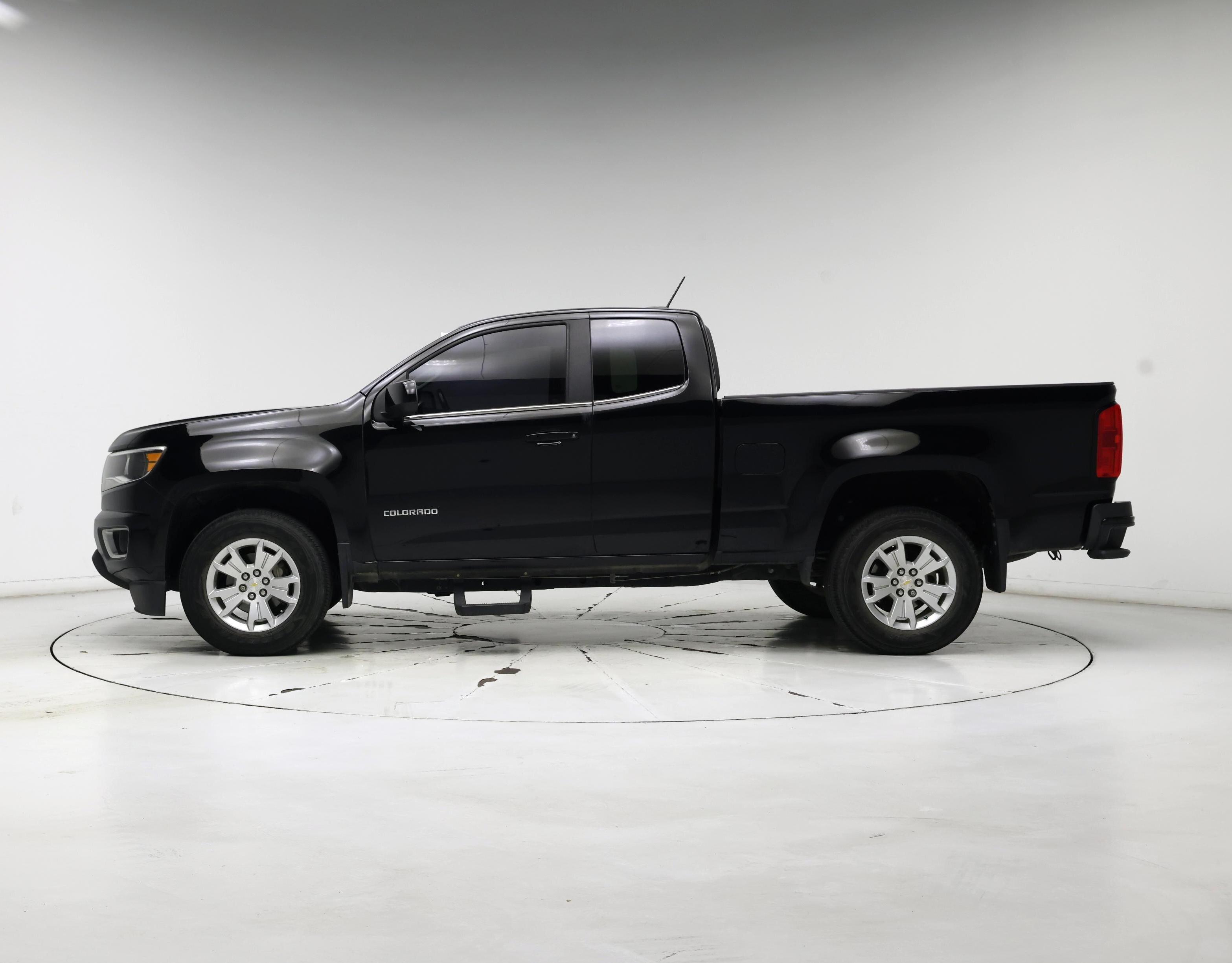 Thumbnail: 2020 Chevrolet Colorado - 3