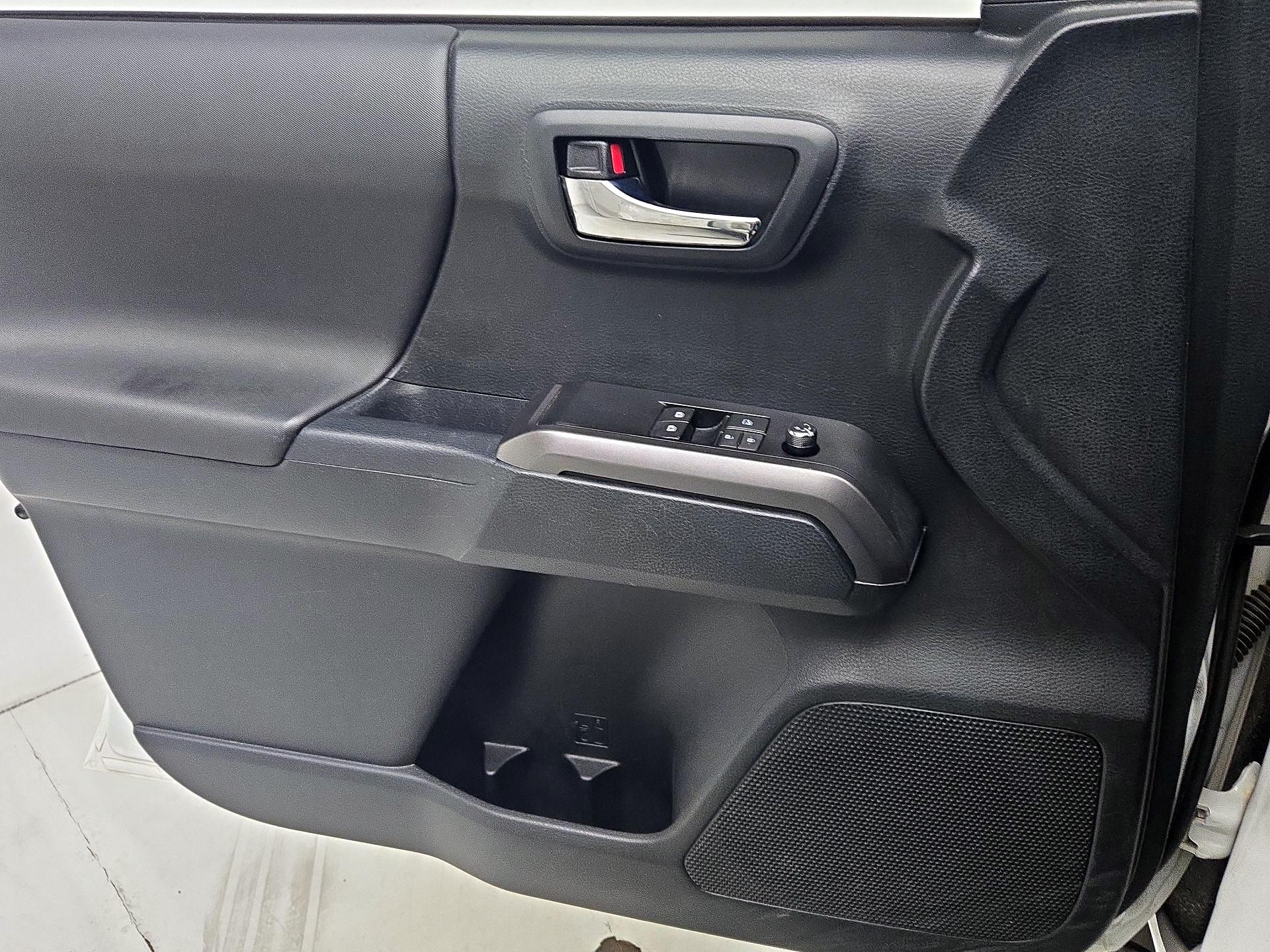 Thumbnail: 2017 Toyota Tacoma - 12