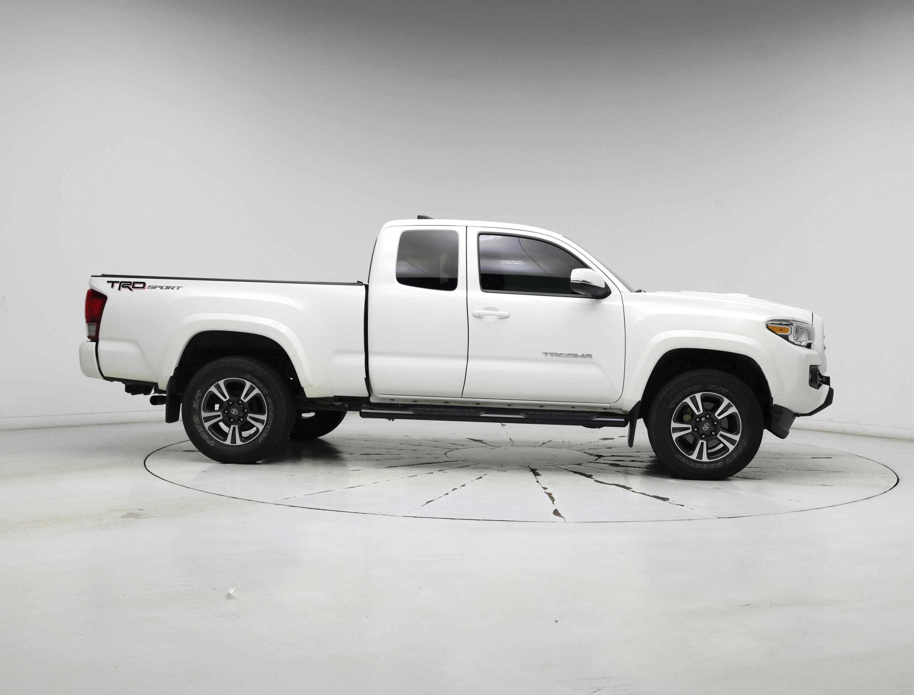 Thumbnail: 2017 Toyota Tacoma - 7