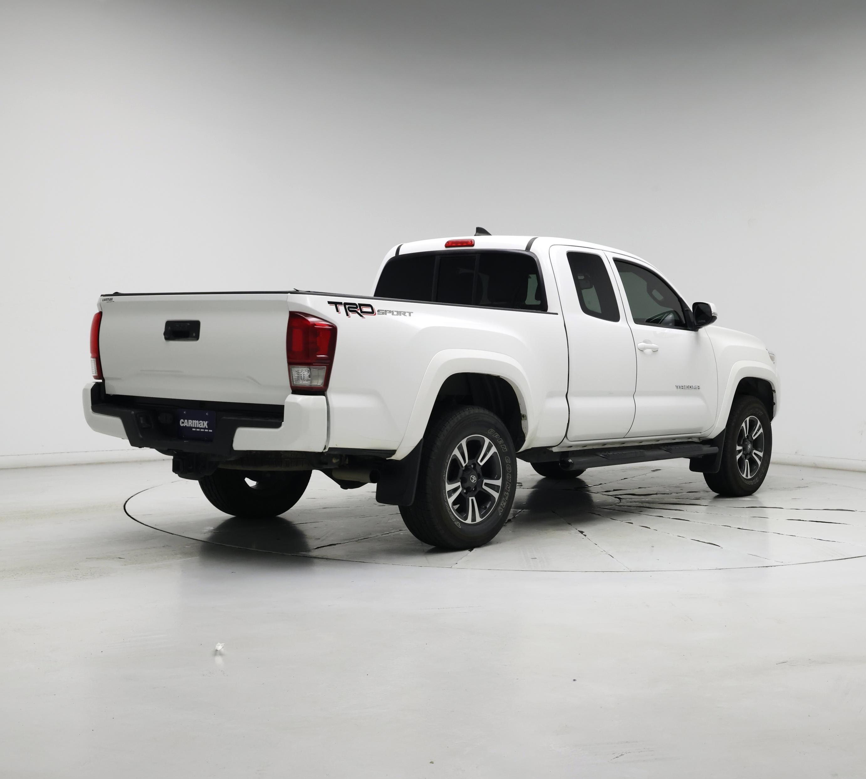 Thumbnail: 2017 Toyota Tacoma - 8