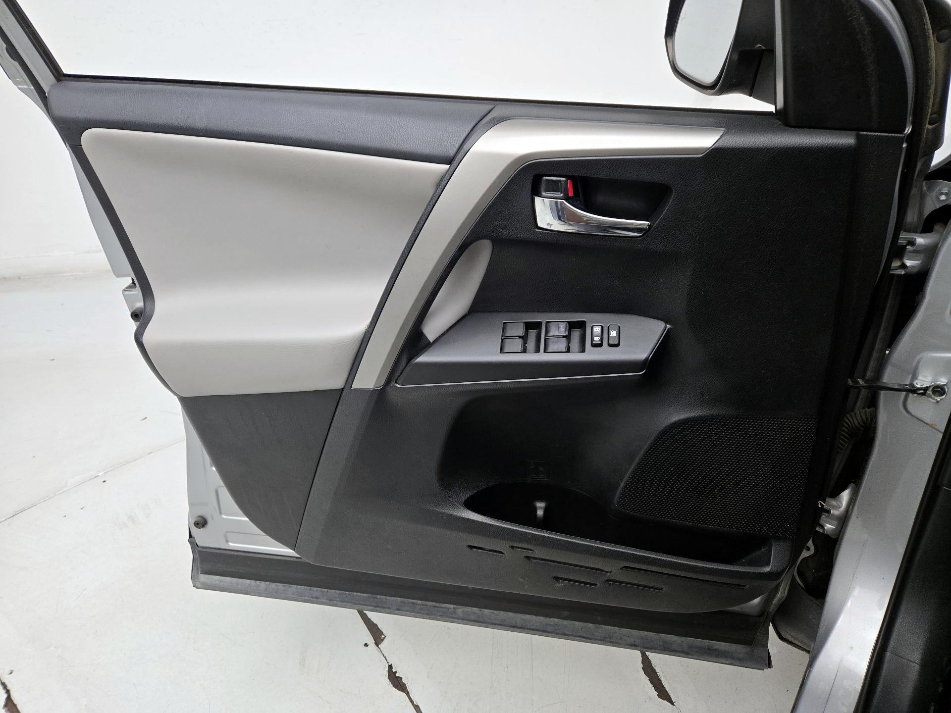 Thumbnail: 2018 Toyota RAV4 - 12