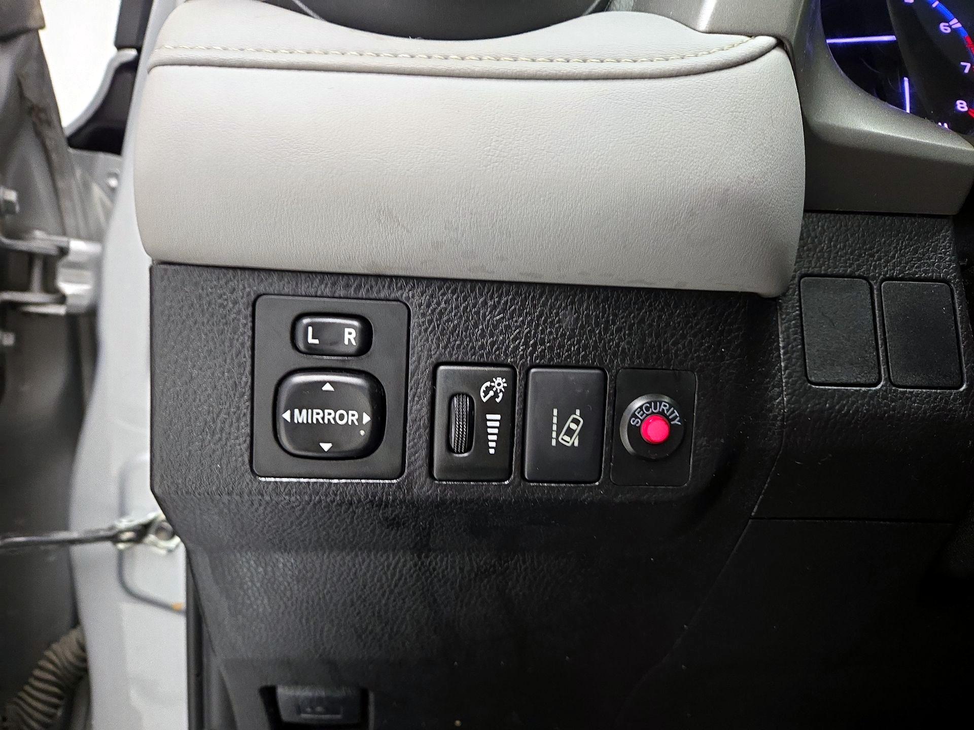 Thumbnail: 2018 Toyota RAV4 - 13