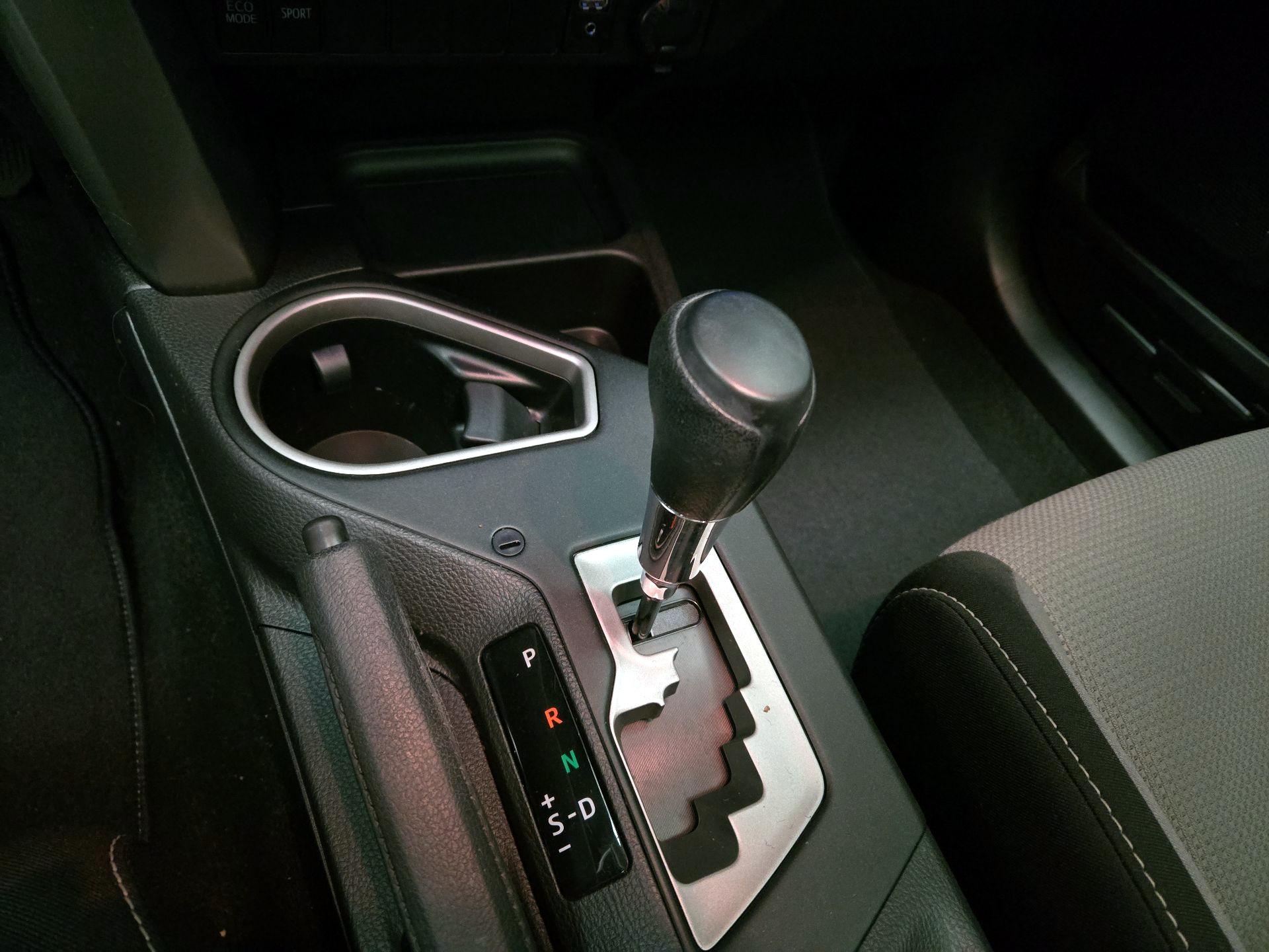 Thumbnail: 2018 Toyota RAV4 - 17