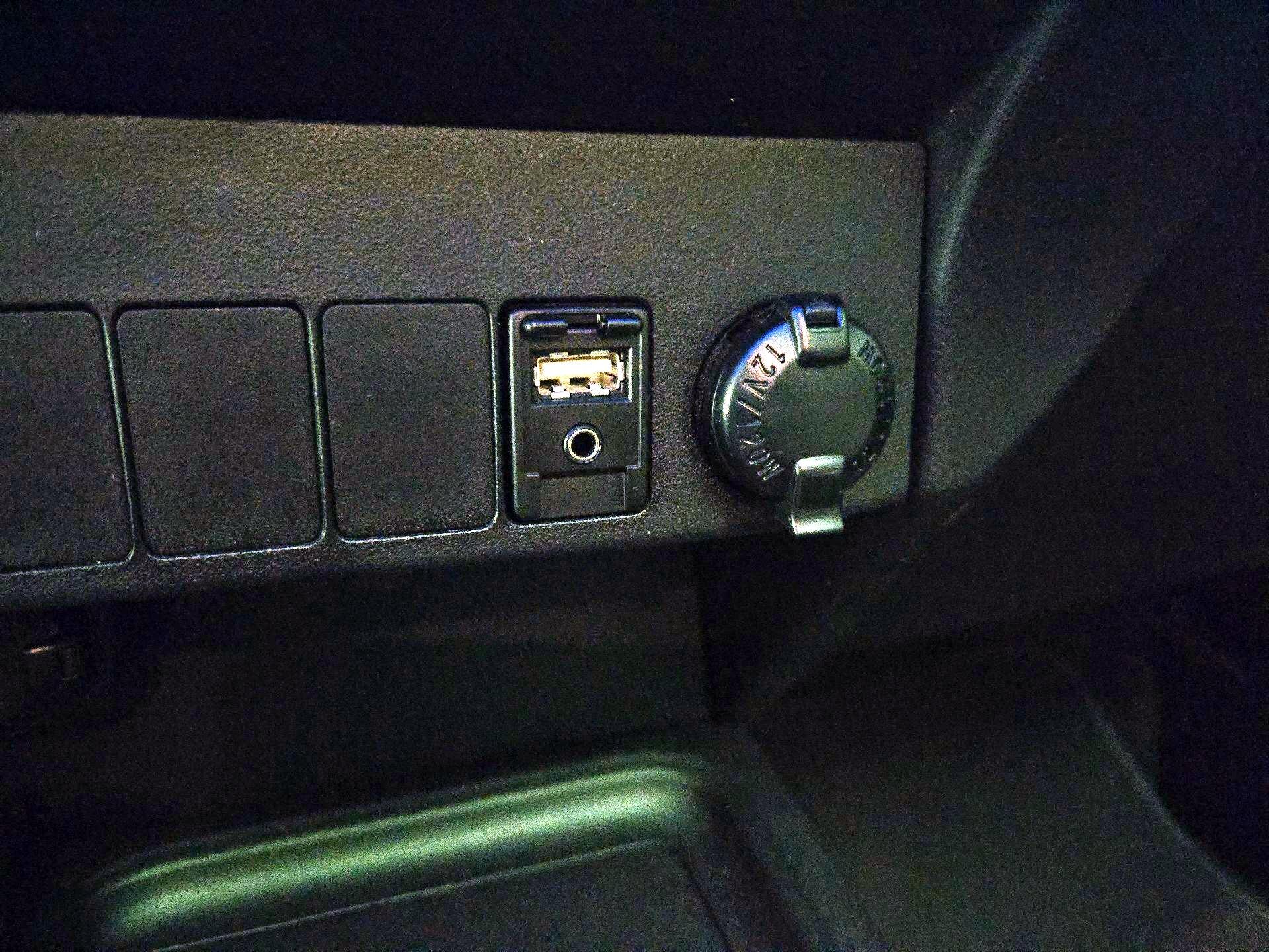 Thumbnail: 2018 Toyota RAV4 - 18