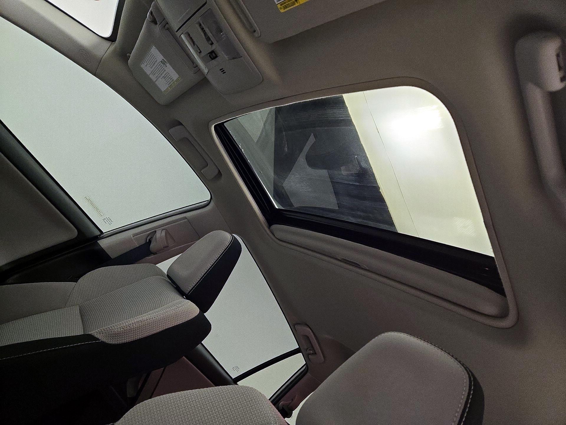 Thumbnail: 2018 Toyota RAV4 - 19