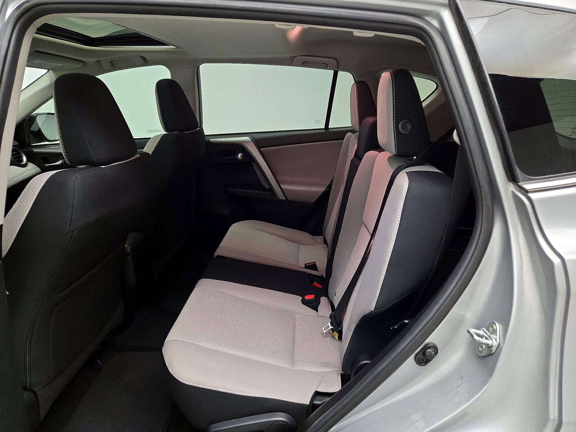 Thumbnail: 2018 Toyota RAV4 - 20