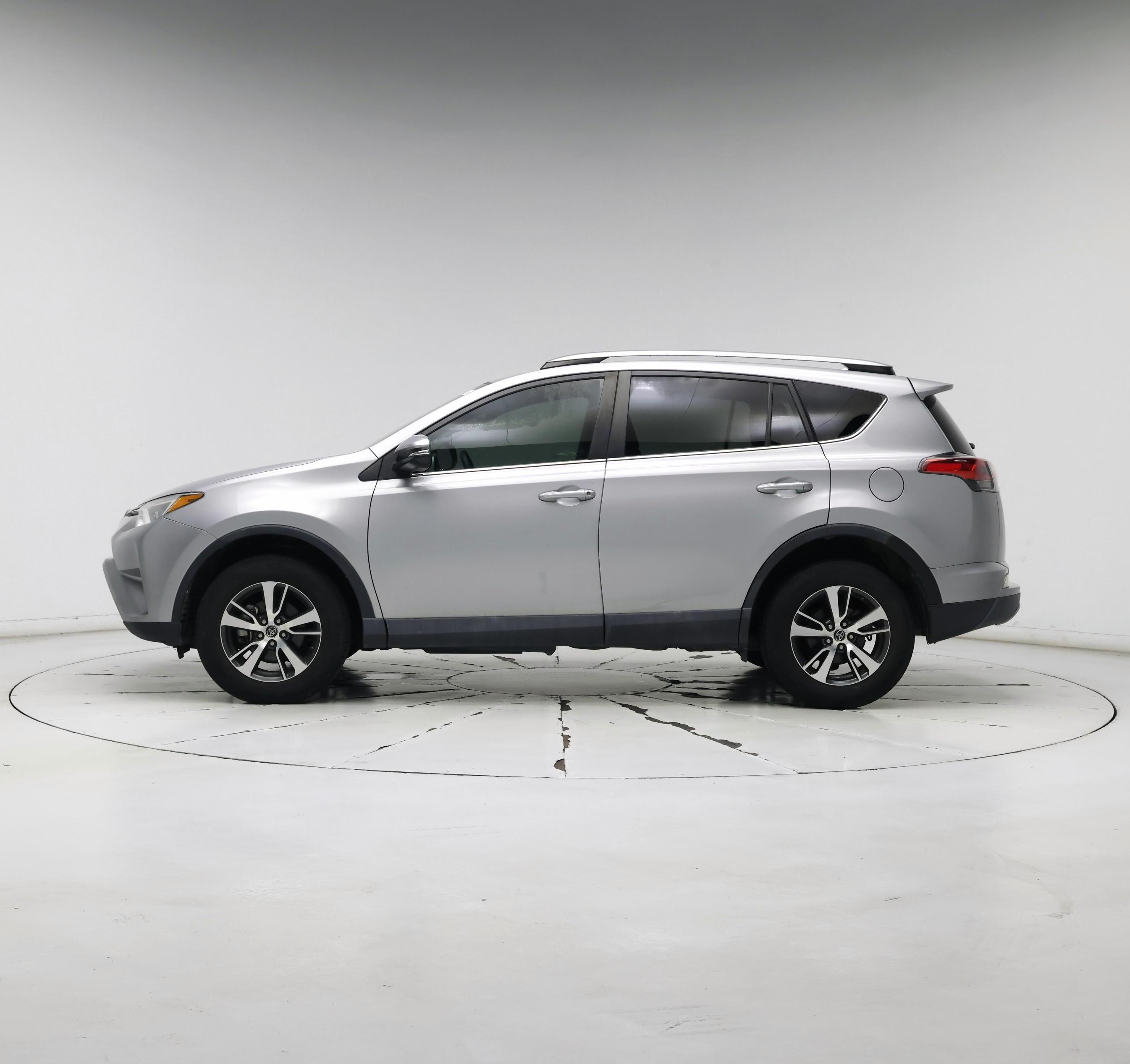 Thumbnail: 2018 Toyota RAV4 - 3