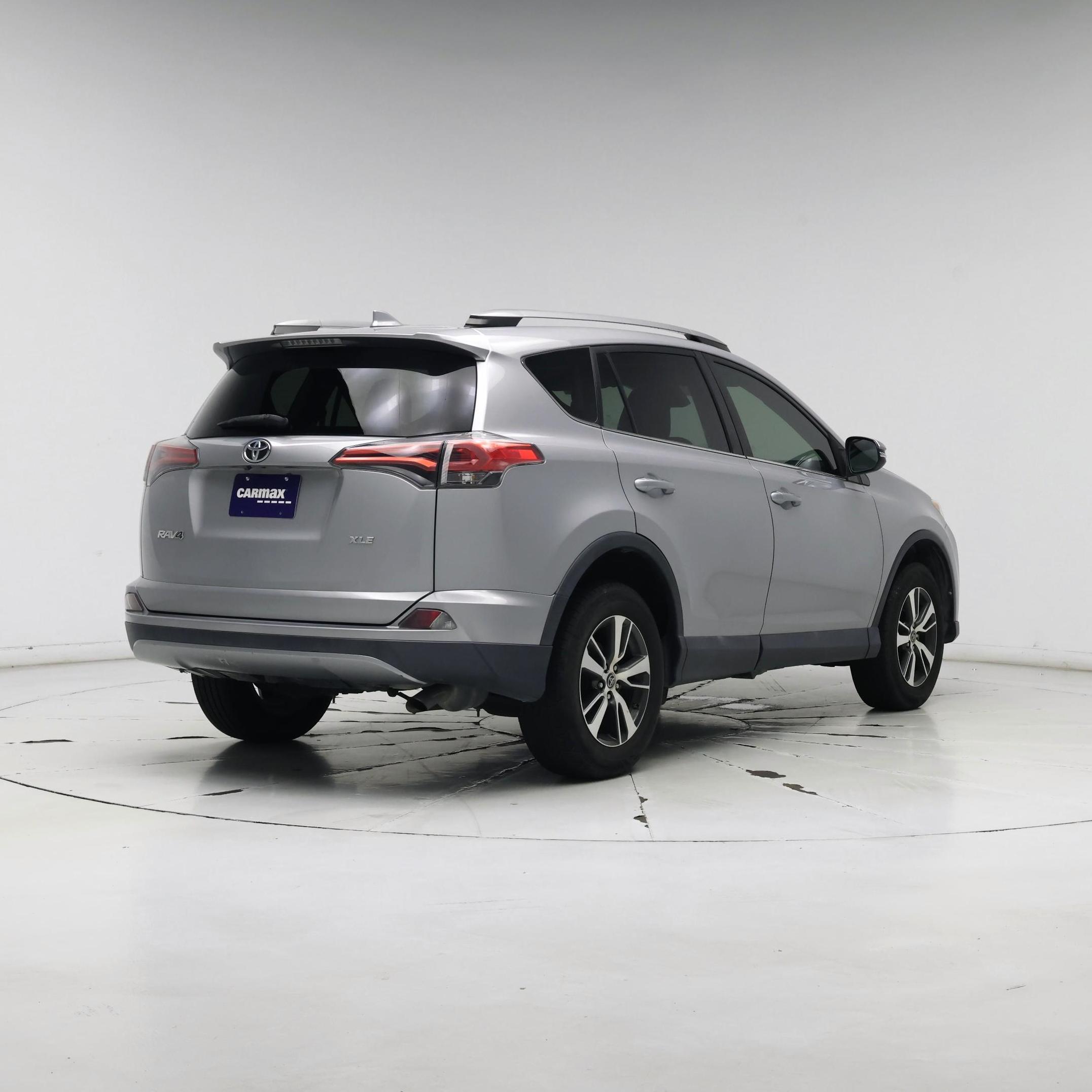 Thumbnail: 2018 Toyota RAV4 - 8