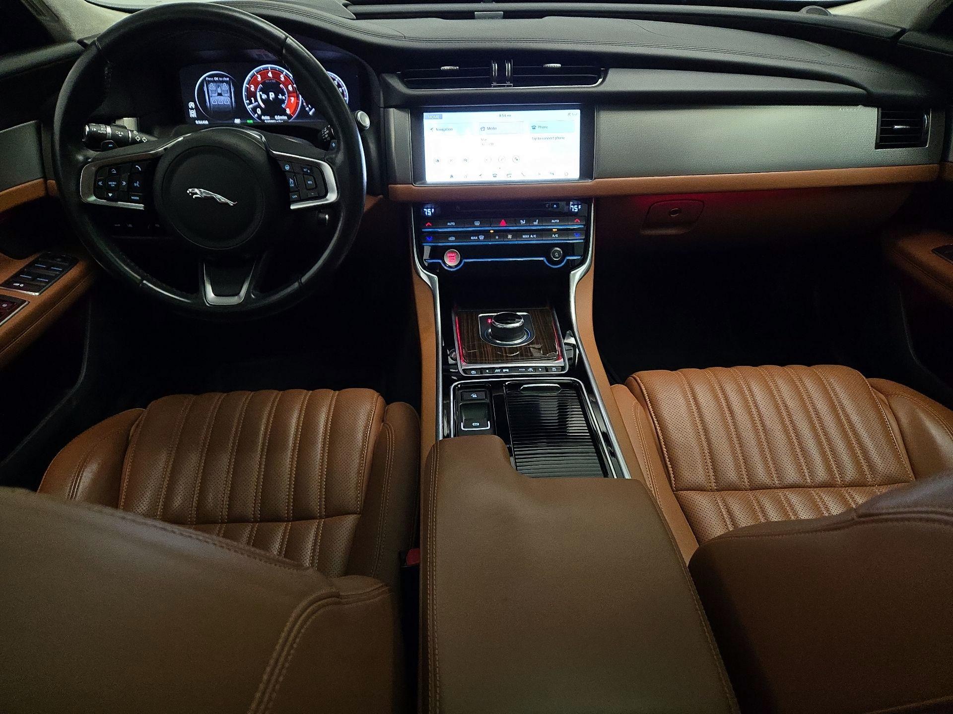 Thumbnail: 2018 Jaguar XF - 9