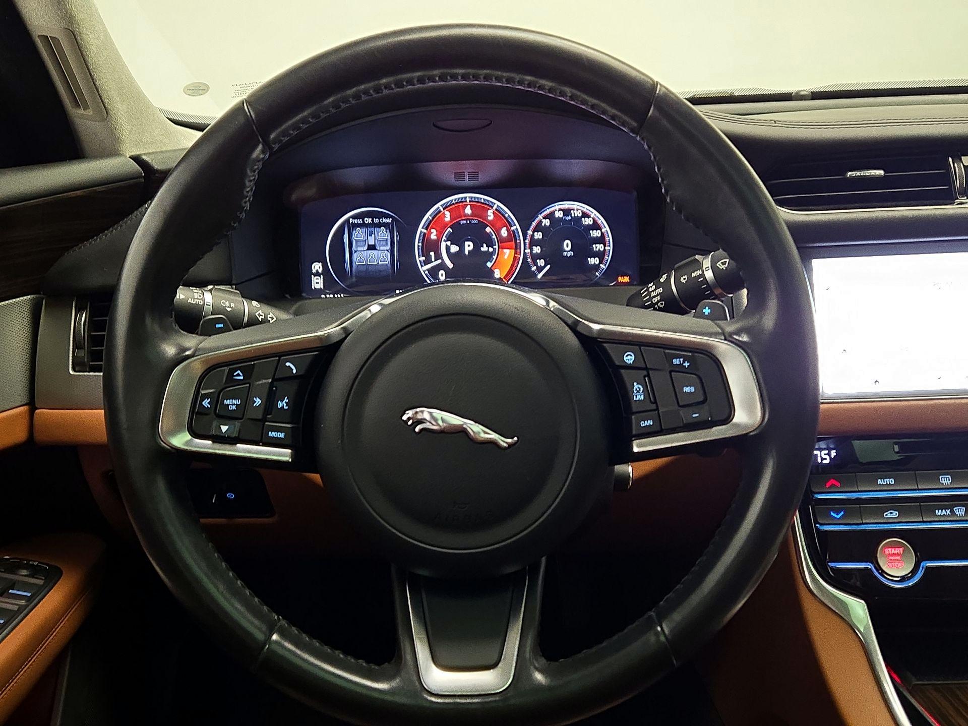 Thumbnail: 2018 Jaguar XF - 10