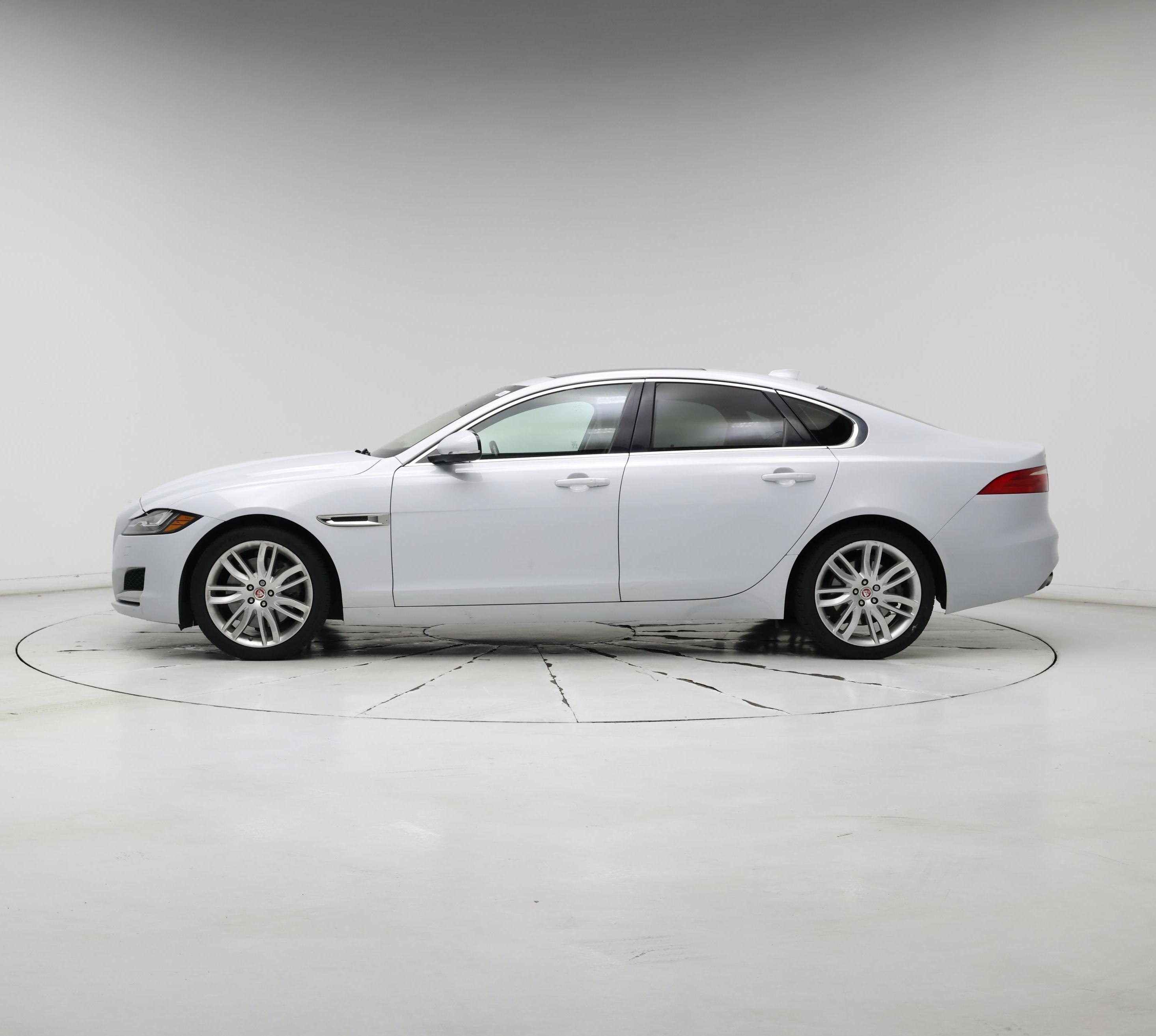 Thumbnail: 2018 Jaguar XF - 3