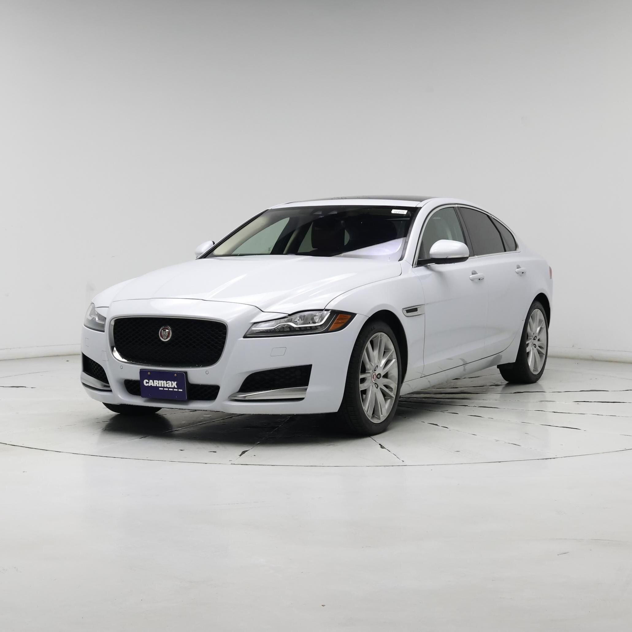 Thumbnail: 2018 Jaguar XF - 4