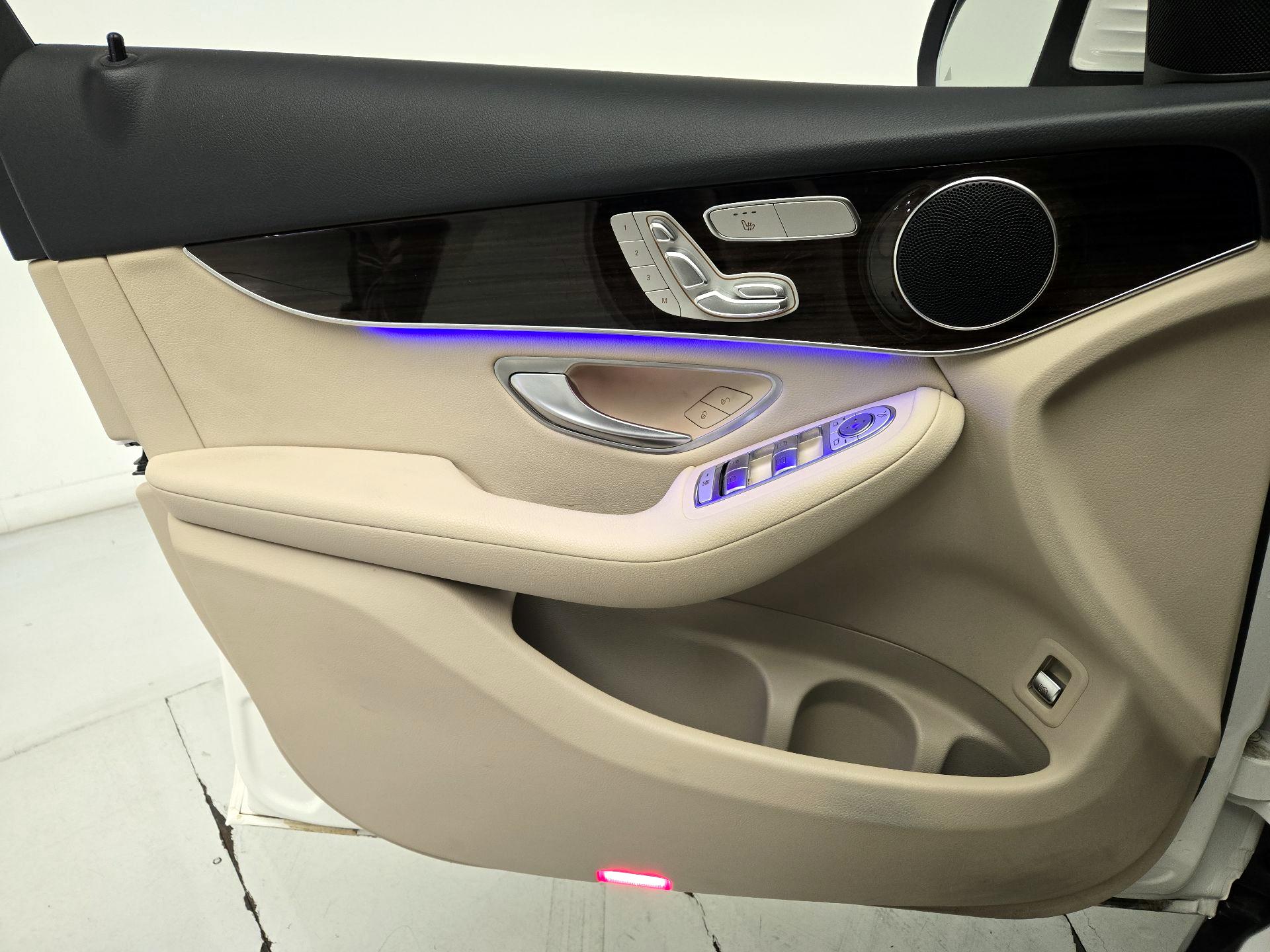 Thumbnail: 2022 Mercedes-Benz GLC - 12