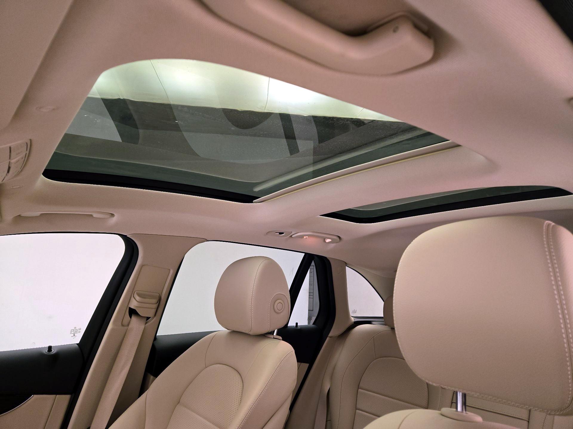 Thumbnail: 2022 Mercedes-Benz GLC - 19