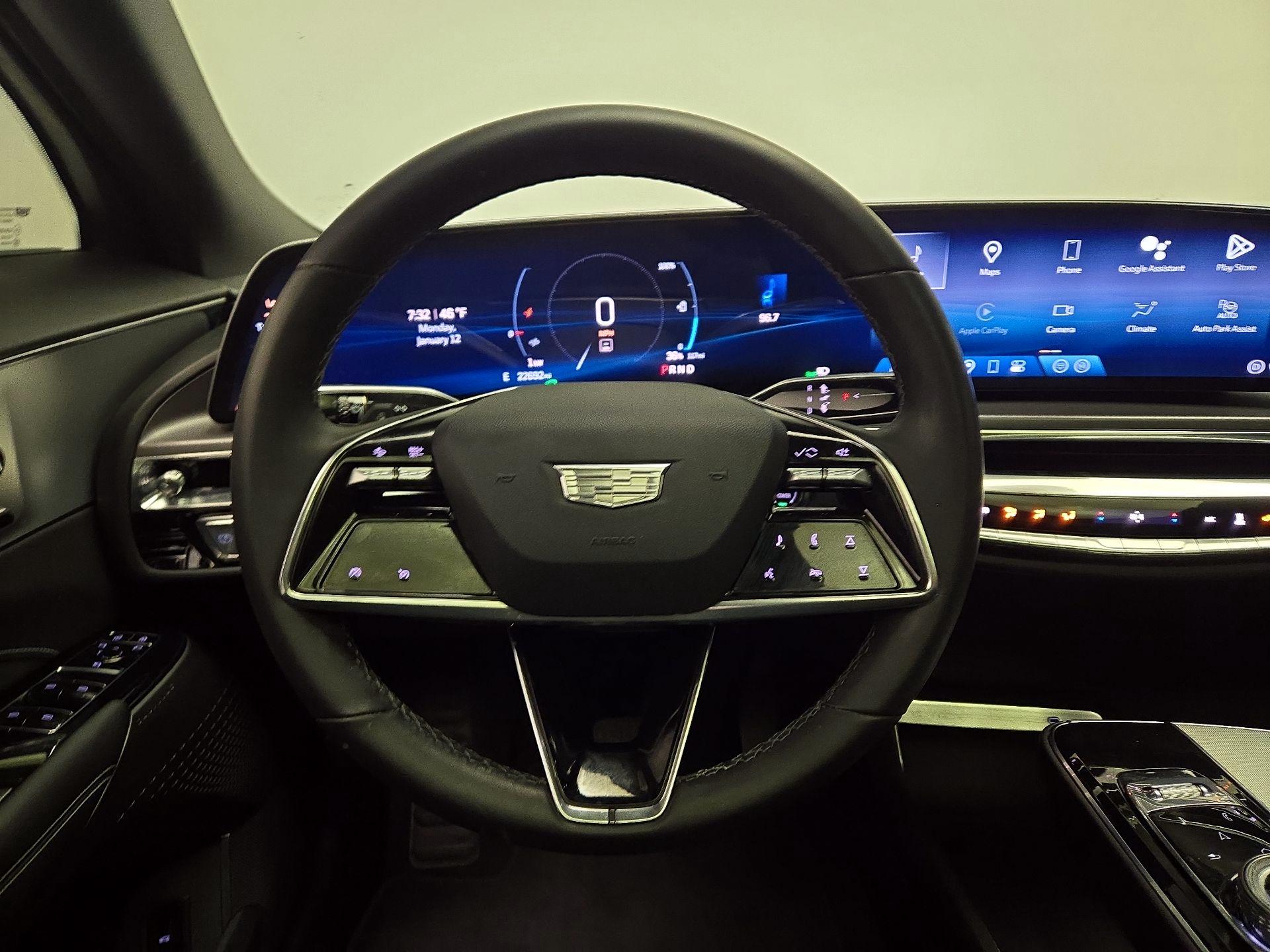 Thumbnail: 2024 Cadillac Lyriq - 10