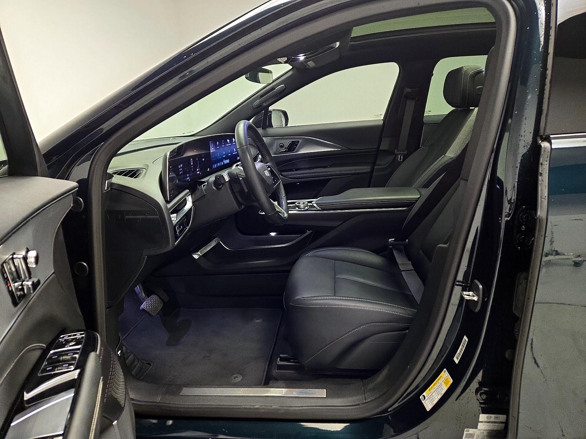 Thumbnail: 2024 Cadillac Lyriq - 11