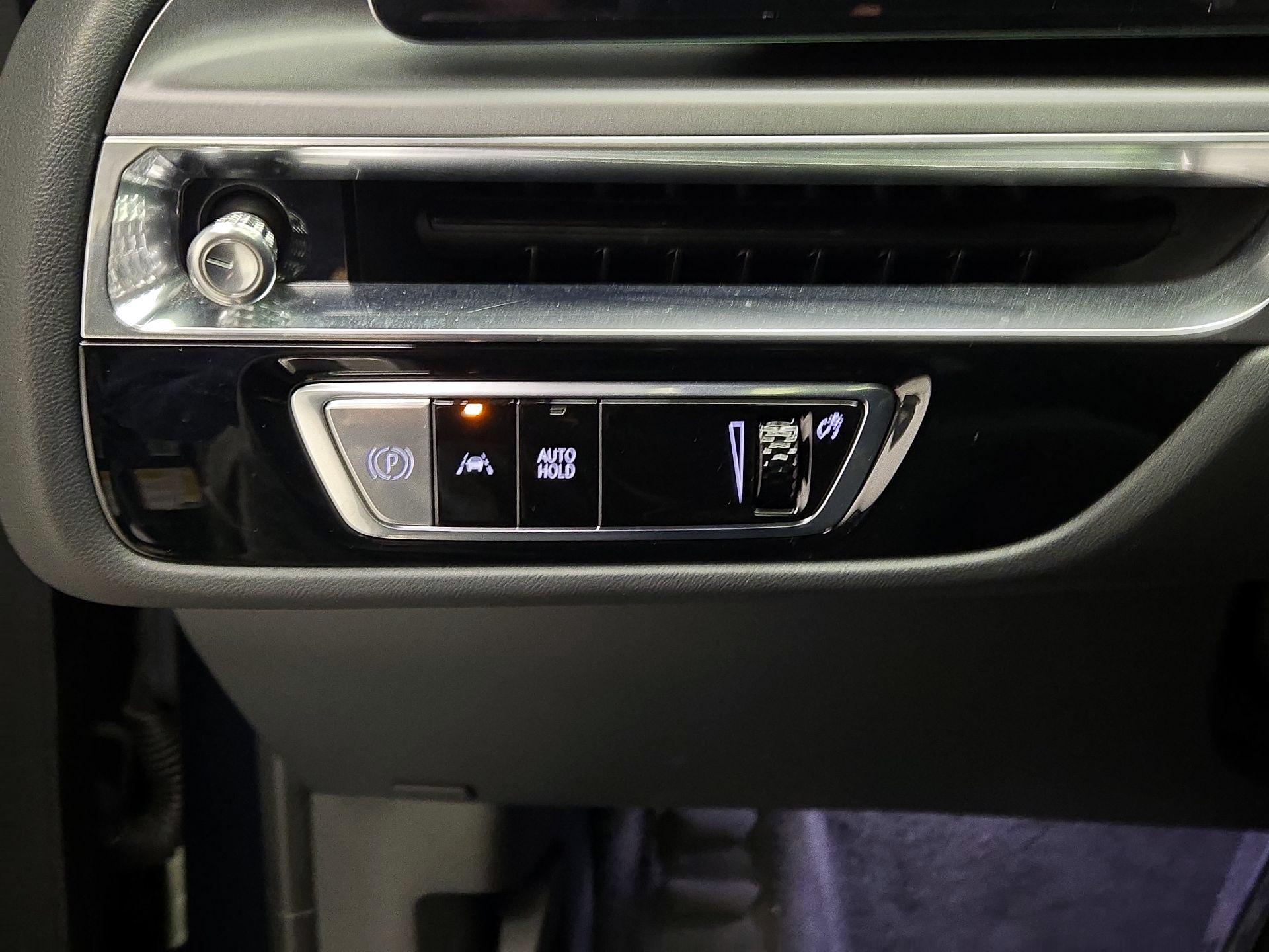 Thumbnail: 2024 Cadillac Lyriq - 13