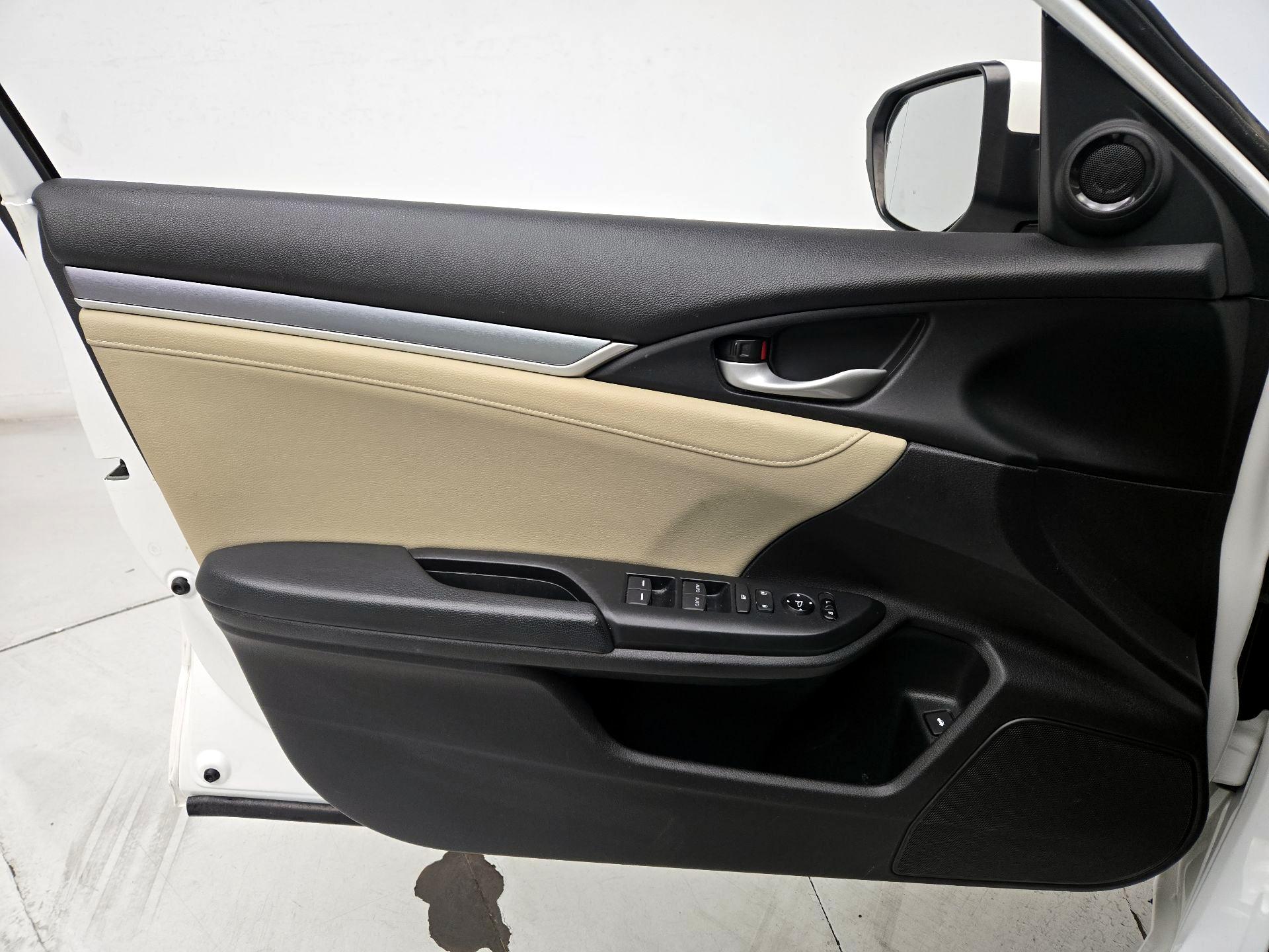 Thumbnail: 2016 Honda Civic - 12