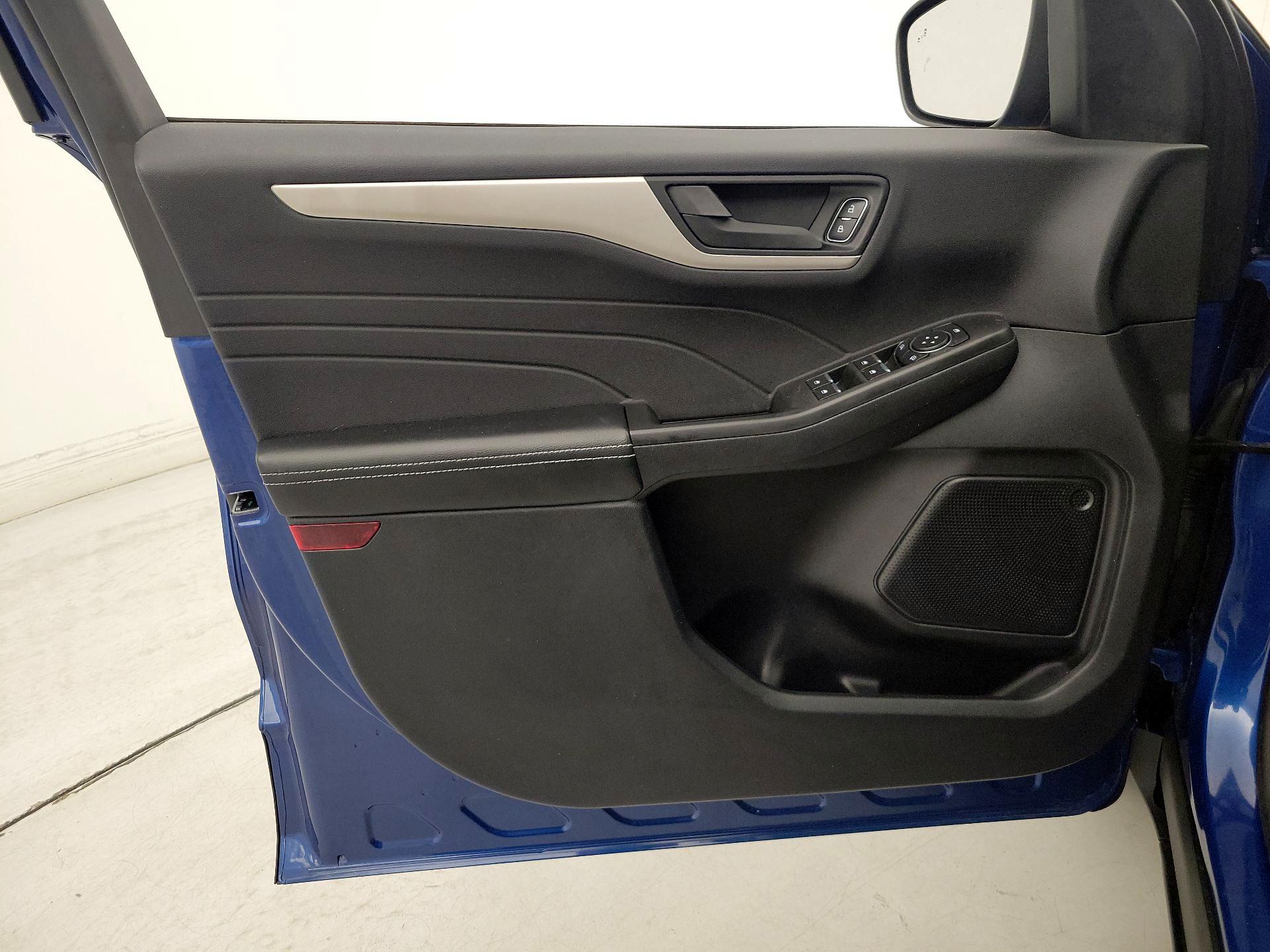 Thumbnail: 2022 Ford Escape - 12