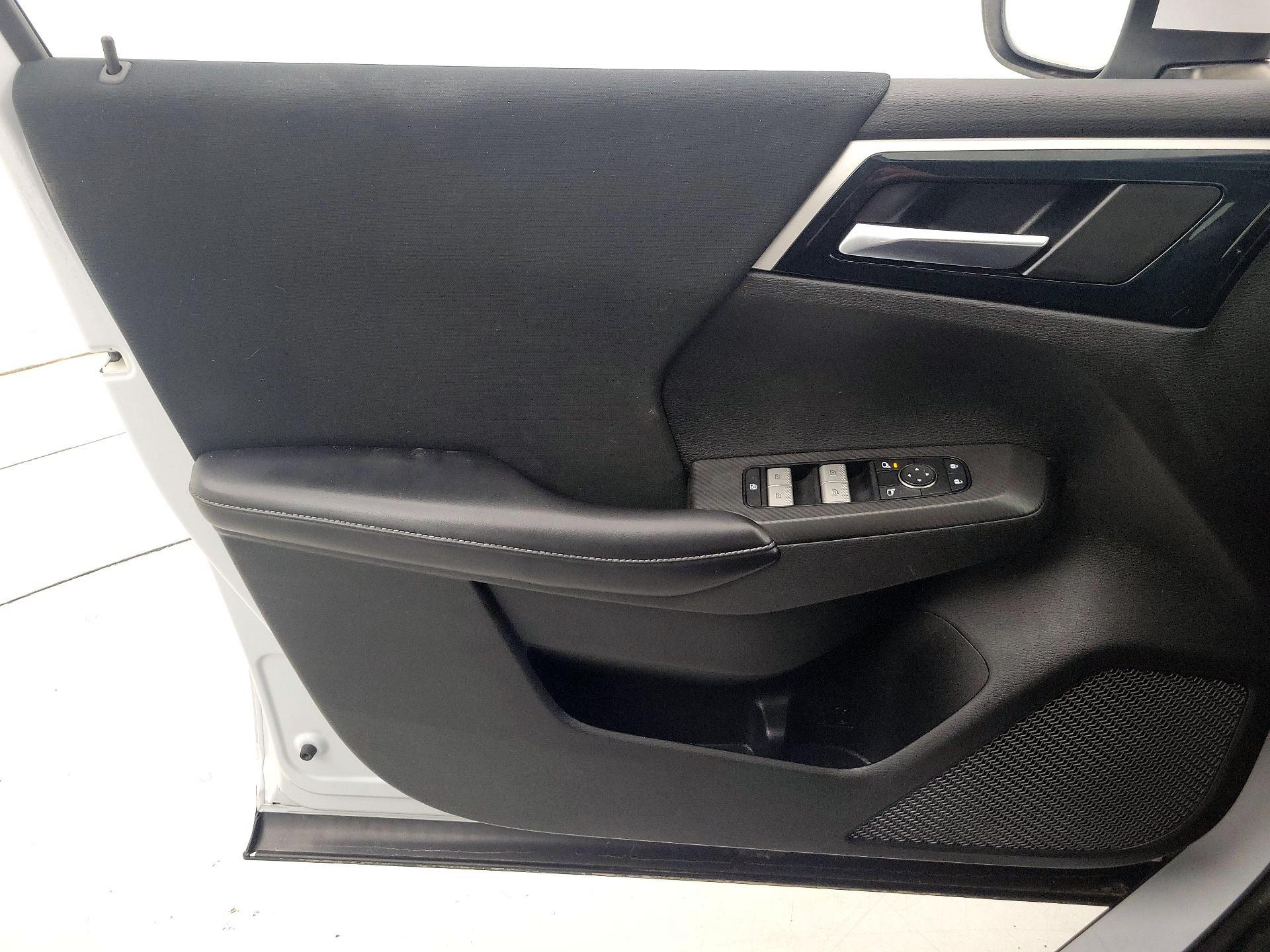 Thumbnail: 2022 Mitsubishi Outlander - 12