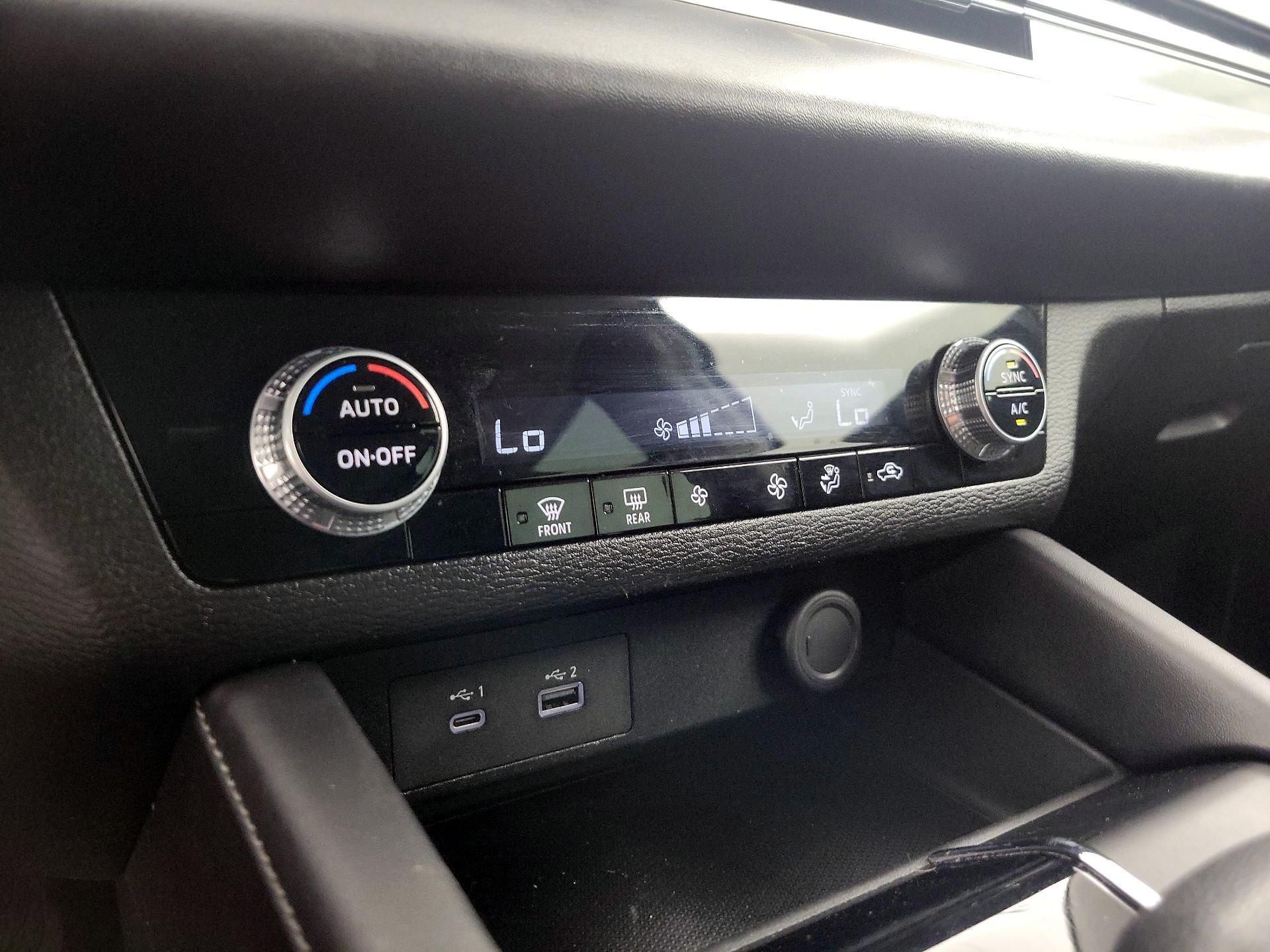 Thumbnail: 2022 Mitsubishi Outlander - 16