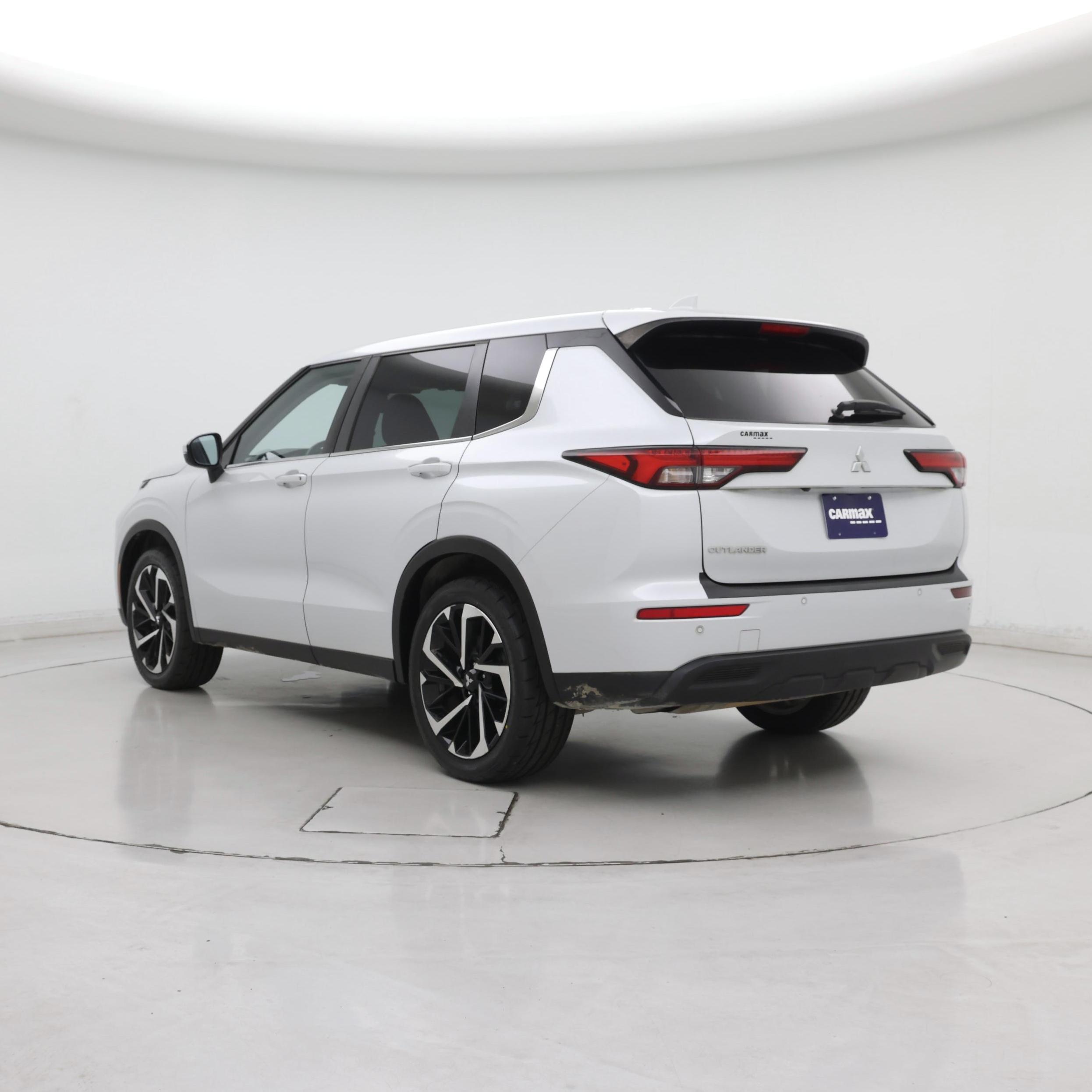 Thumbnail: 2022 Mitsubishi Outlander - 2