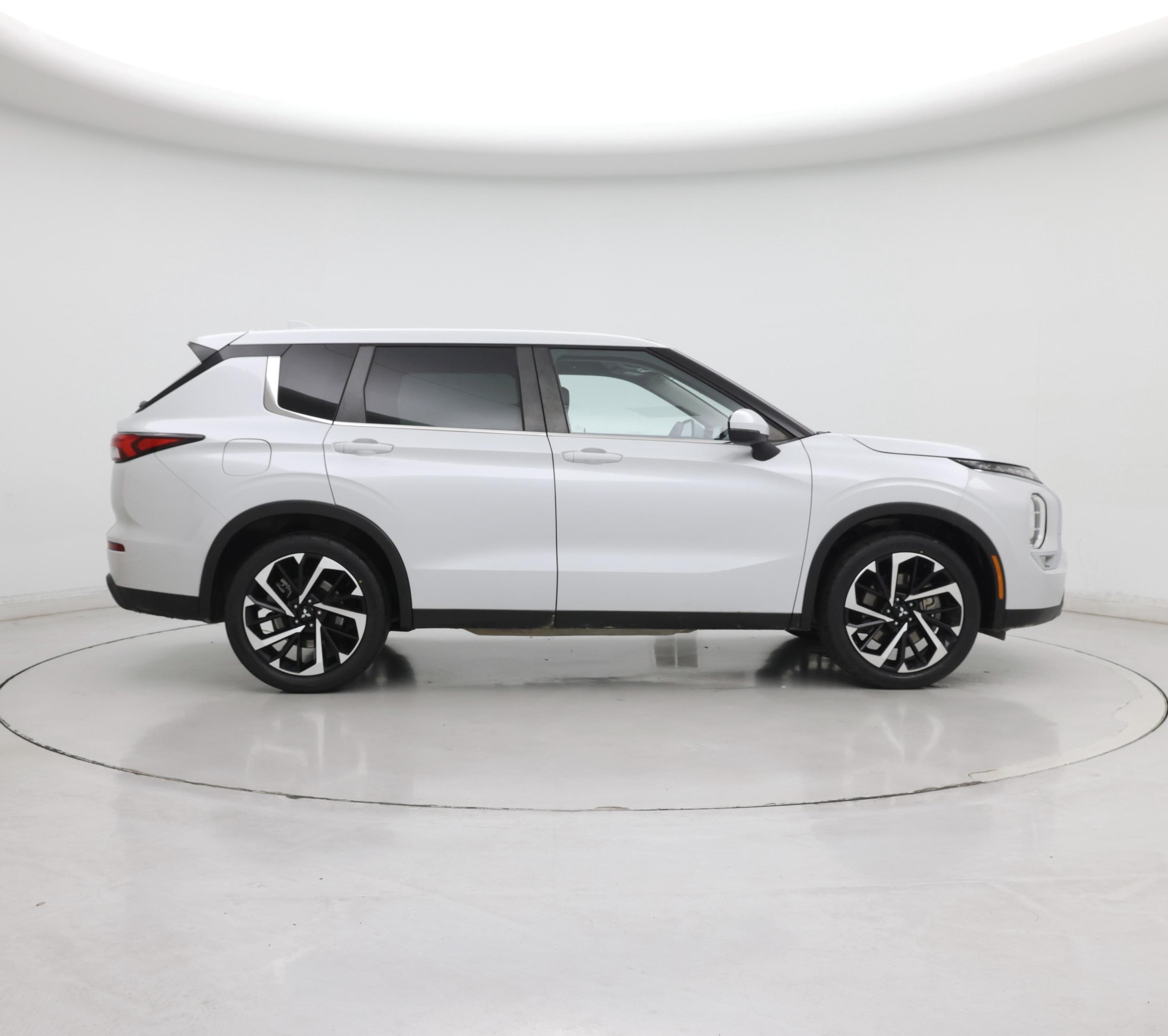 Thumbnail: 2022 Mitsubishi Outlander - 7