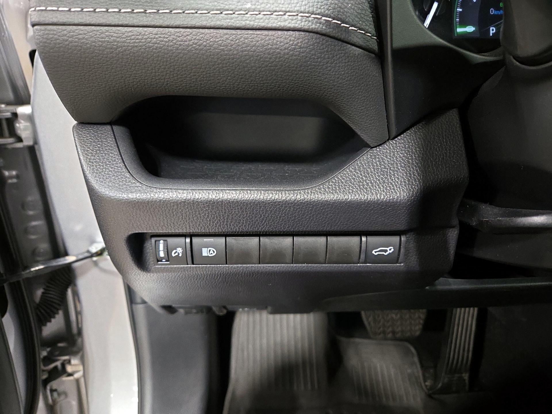 Thumbnail: 2025 Toyota RAV4 - 13