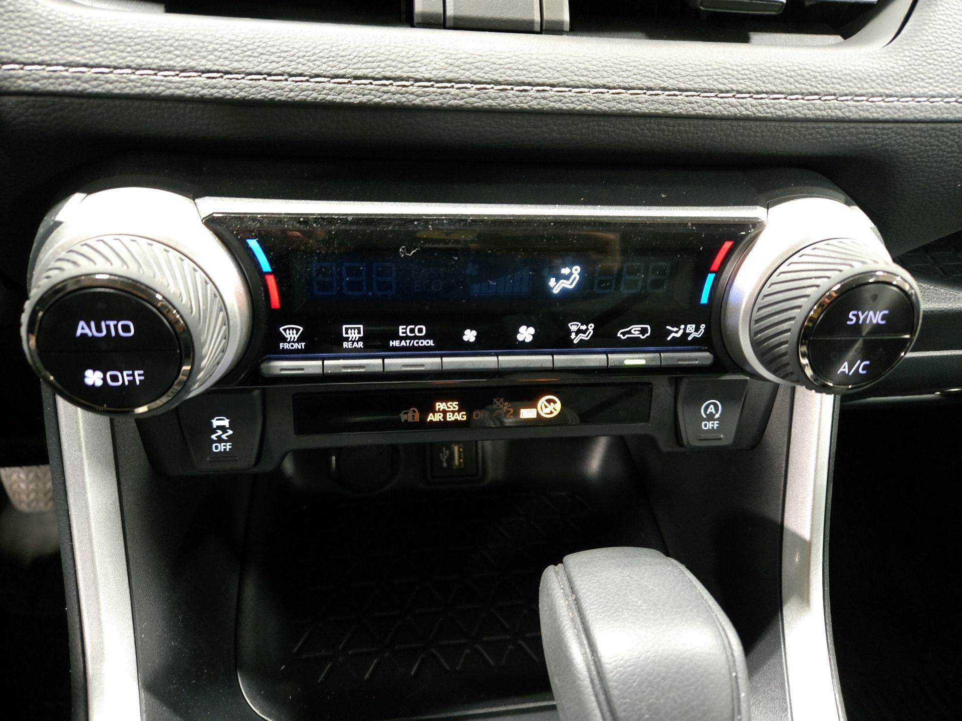 Thumbnail: 2025 Toyota RAV4 - 16