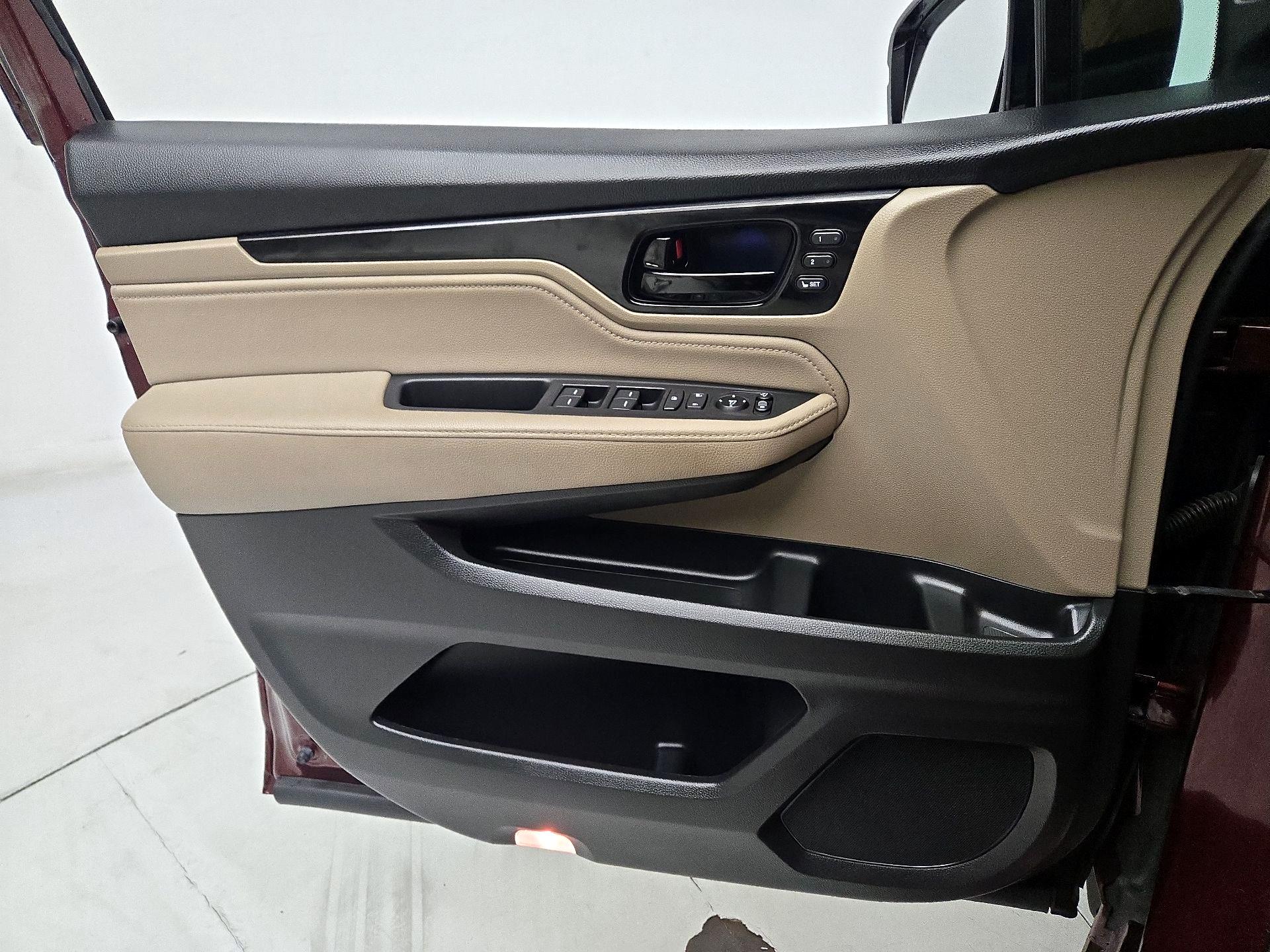 Thumbnail: 2019 Honda Odyssey - 12